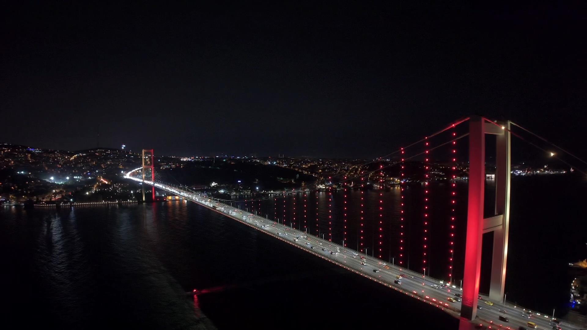 Galatasaray şampiyonluk kutlamaları İstanbul köprü sarı kırmızı