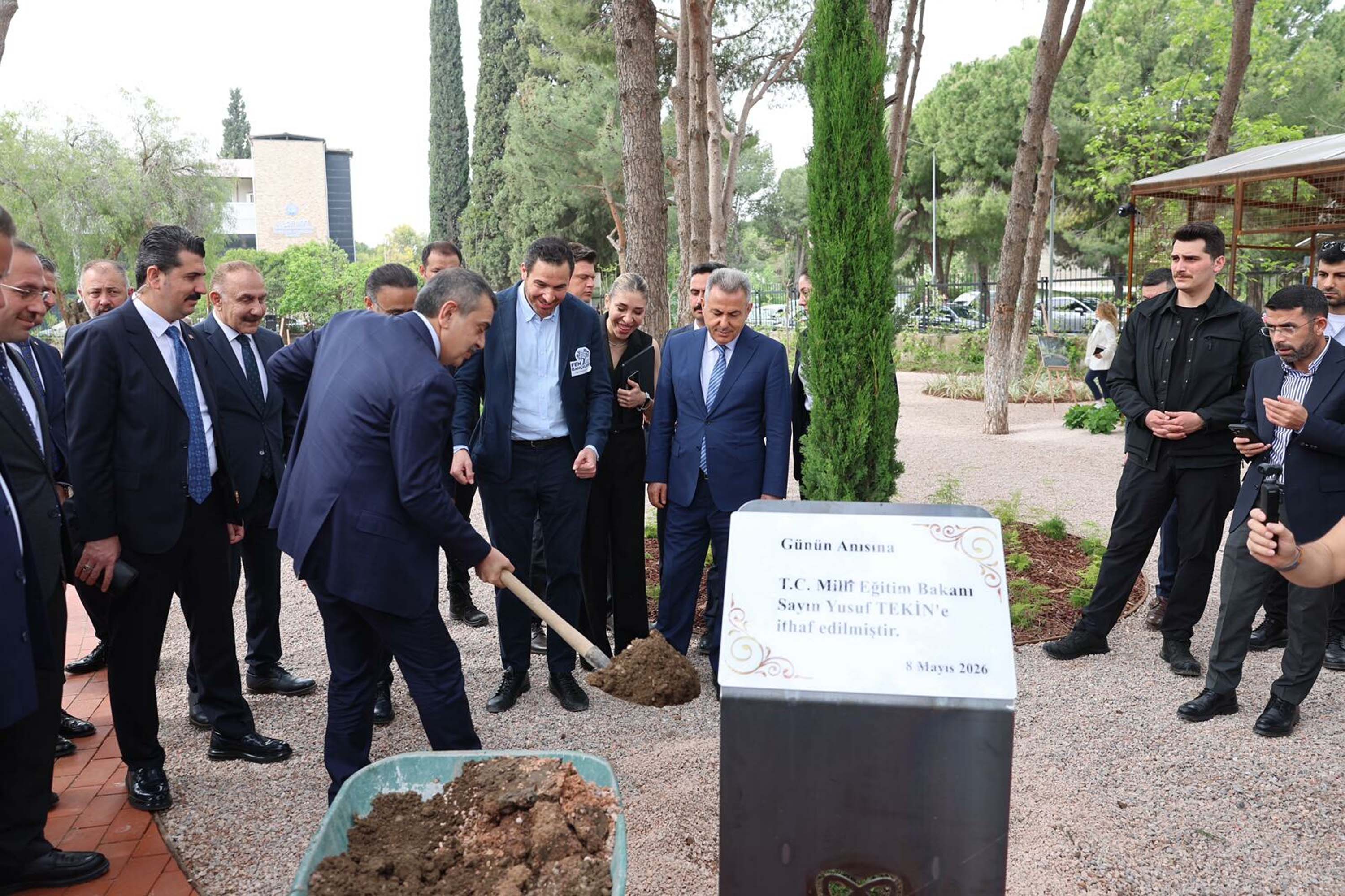 Bakan Yusuf Tekin İzmir programında konuşuyor