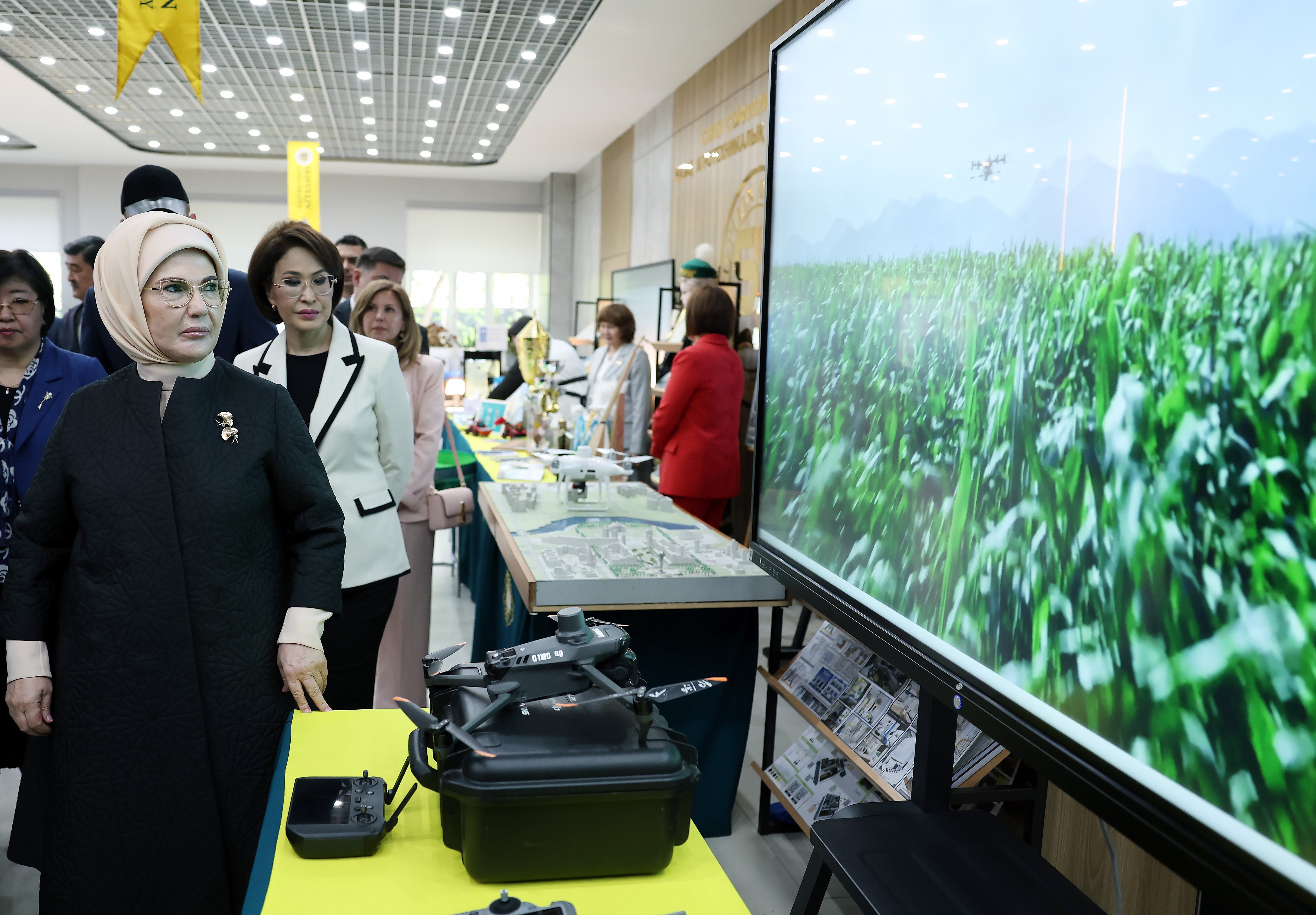 Emine Erdoğan Kazakistan Sıfır Atık Laboratuvarı açılışı