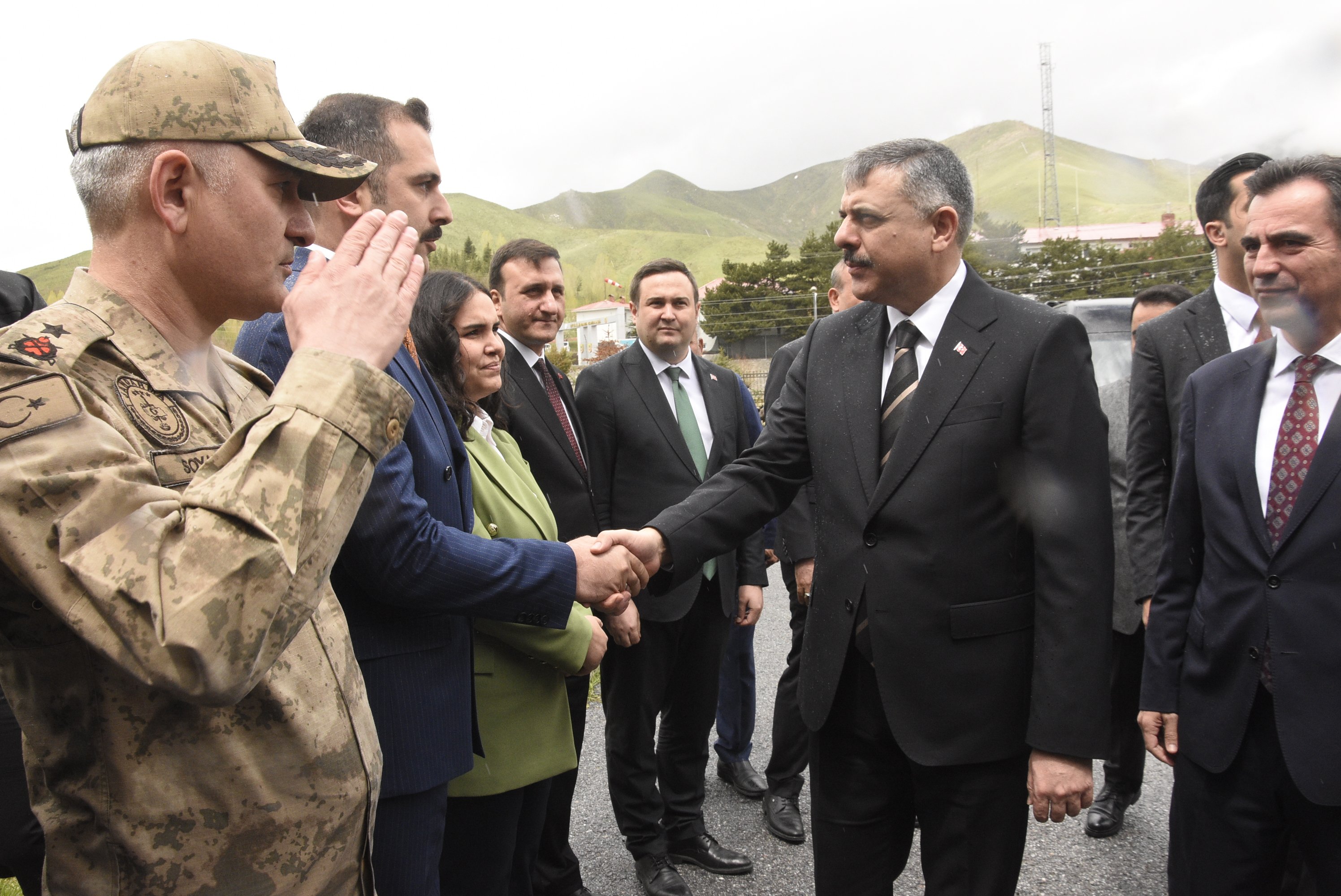 İçişleri Bakanı Mustafa Çiftçi, Tatvan esnafını ziyaret ediyor