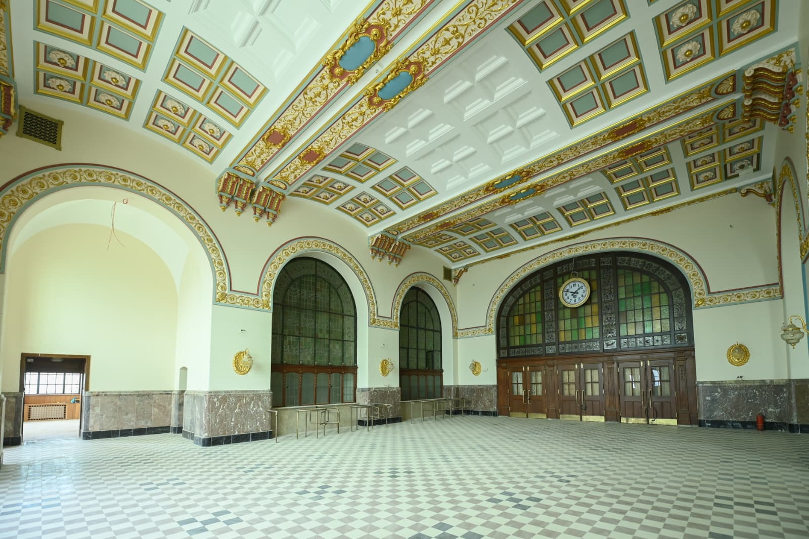 Haydarpaşa Garı restorasyonunda özgün taşlar yeniden işleniyor