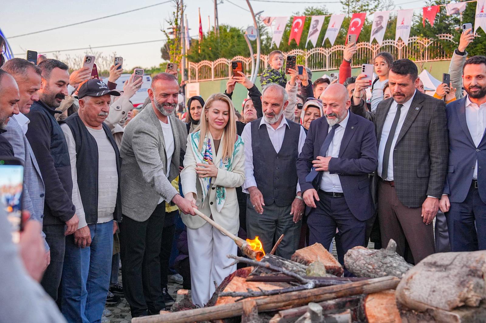 Sancaktepe Hıdırellez şenliğinde konserden görüntüler.