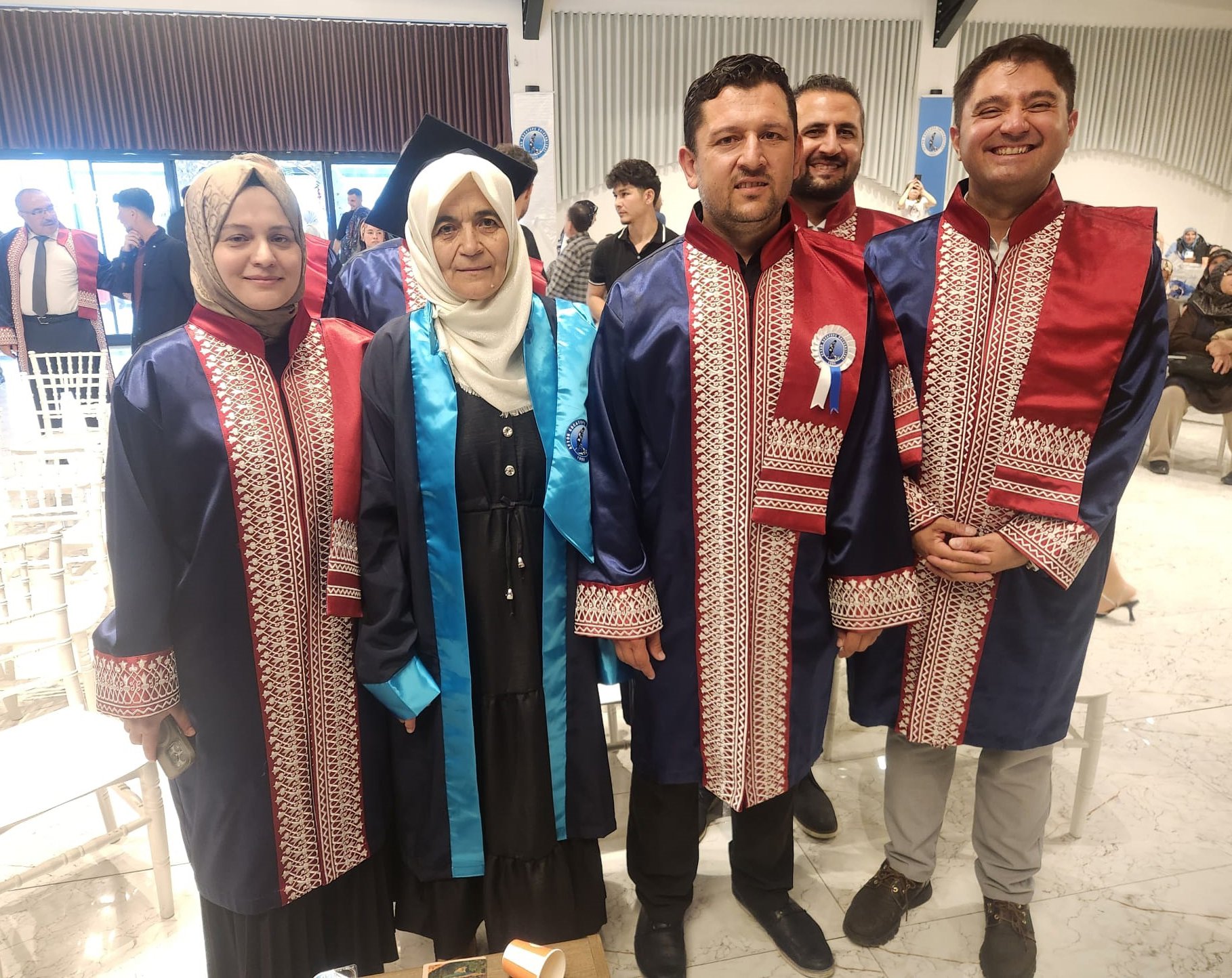65 yaşında üniversite mezunu oldu