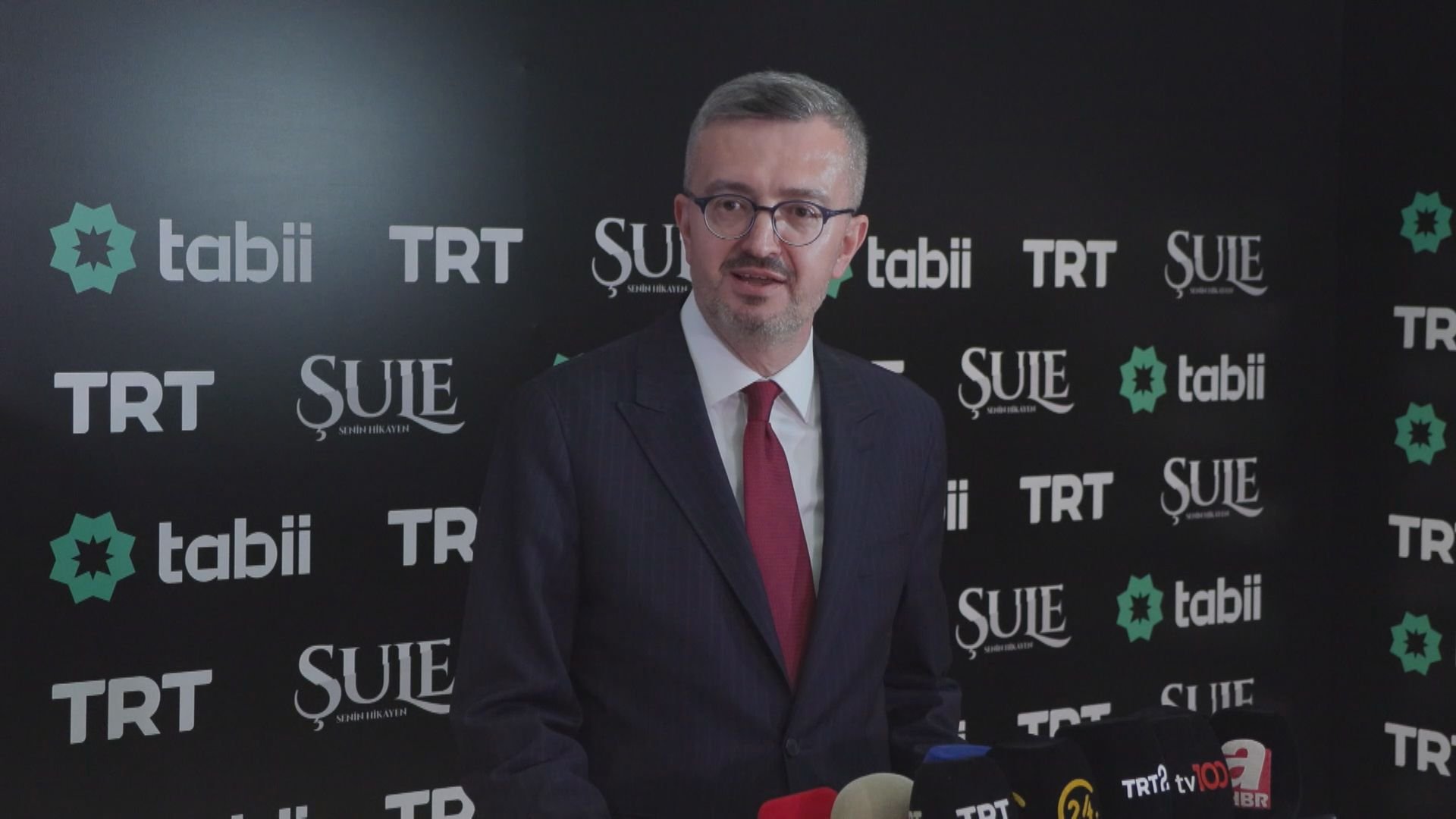 Cumhurbaşkanı Erdoğan, dizi oyuncuları ve çocuk oyuncularla toplu fotoğraf çekimi