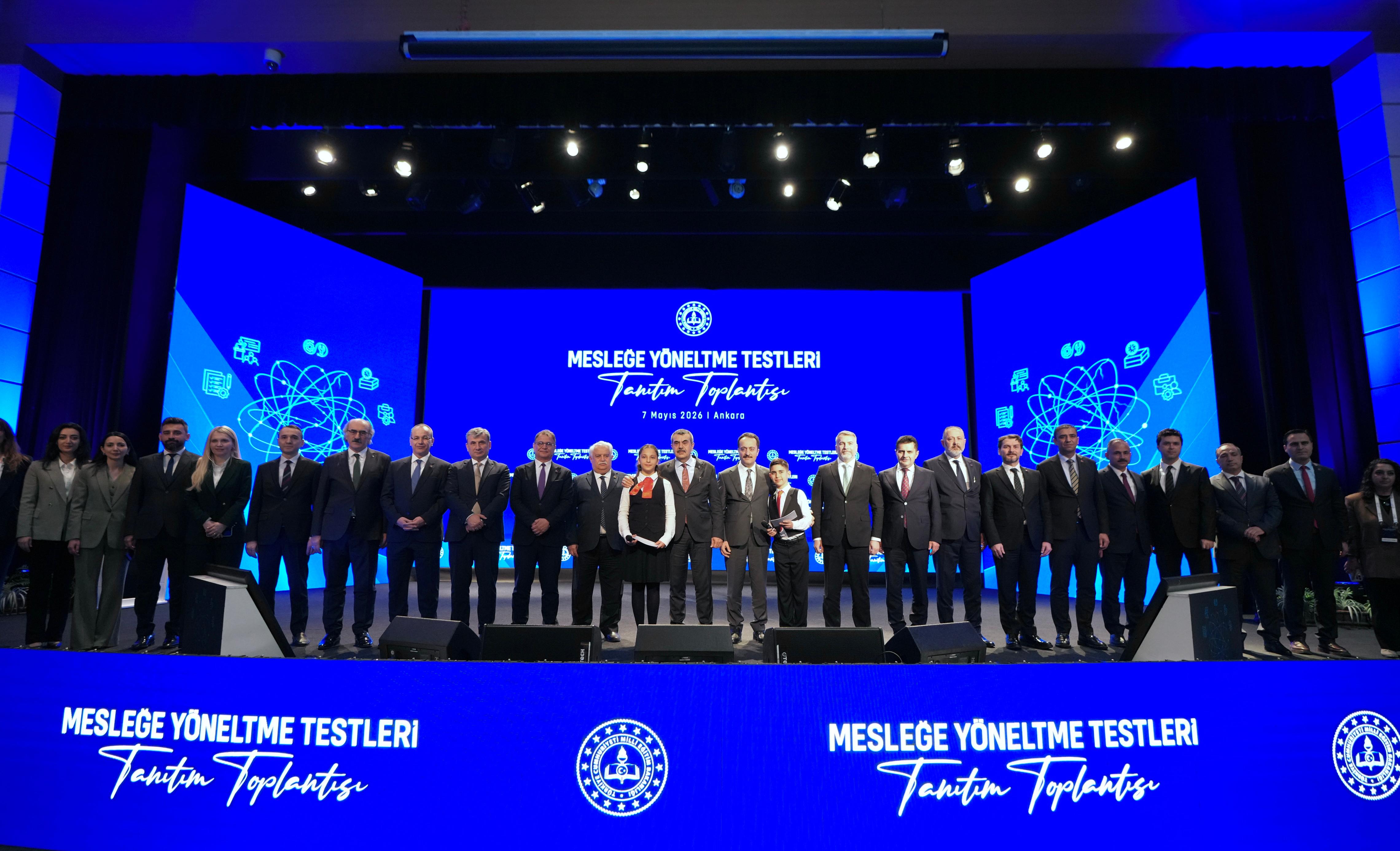 Mesleğe yöneltme testleri tanıtım toplantısından bir kare.