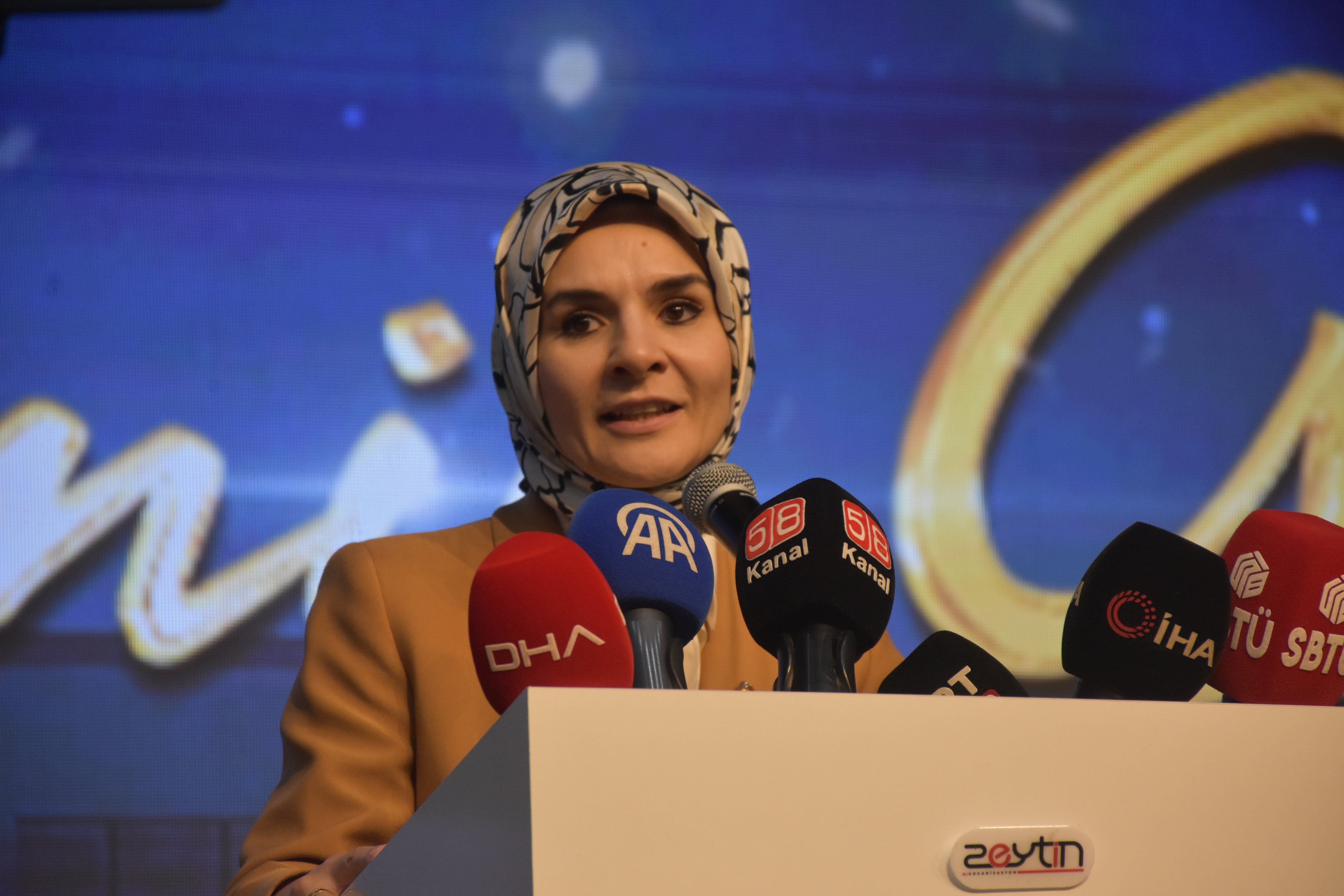 Bakan Göktaş SBTÜ açılış programında konuşma yapıyor