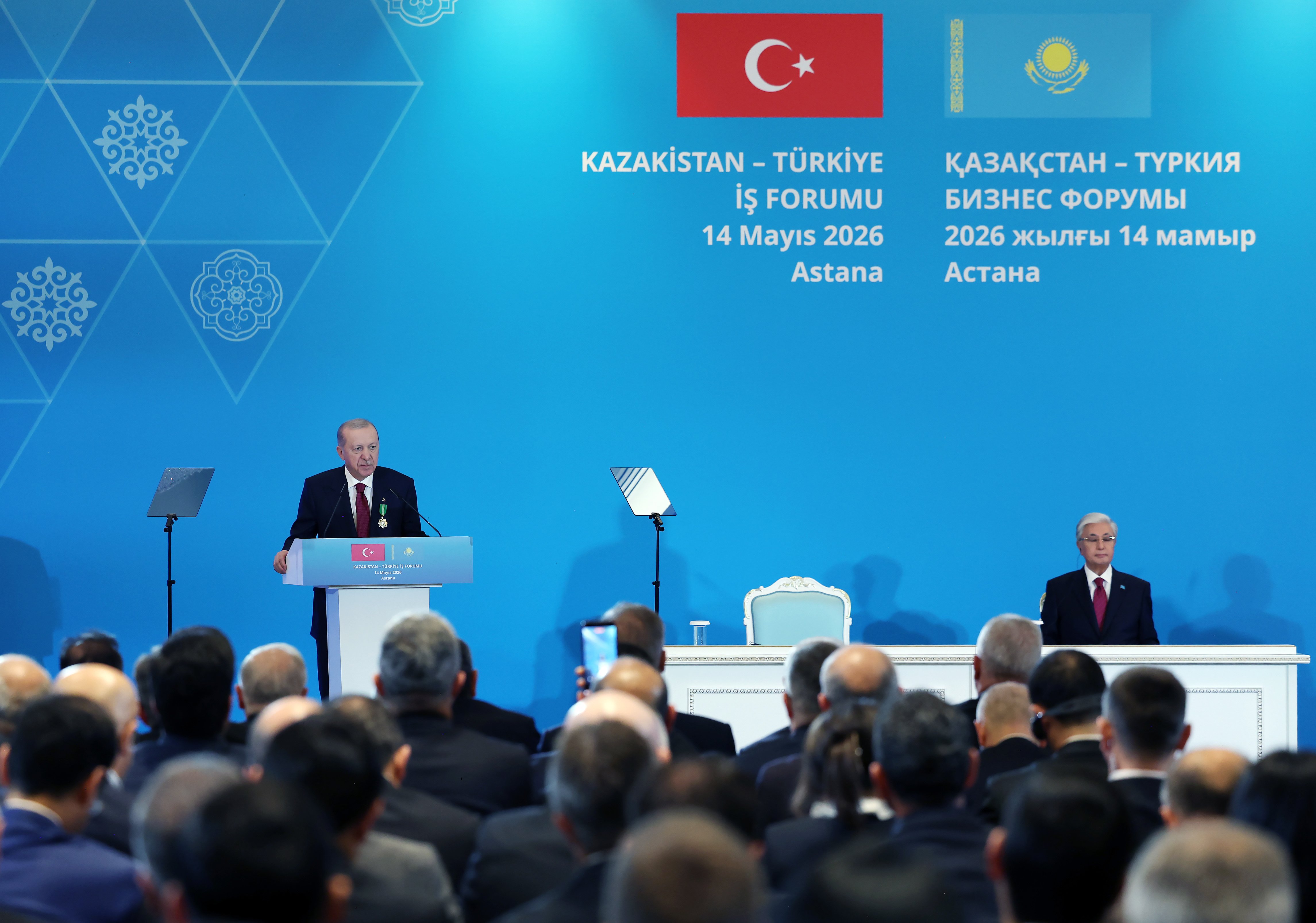 Cumhurbaşkanı Erdoğan, Kazakistan’ın ekonomik büyümesini değerlendiriyor.
