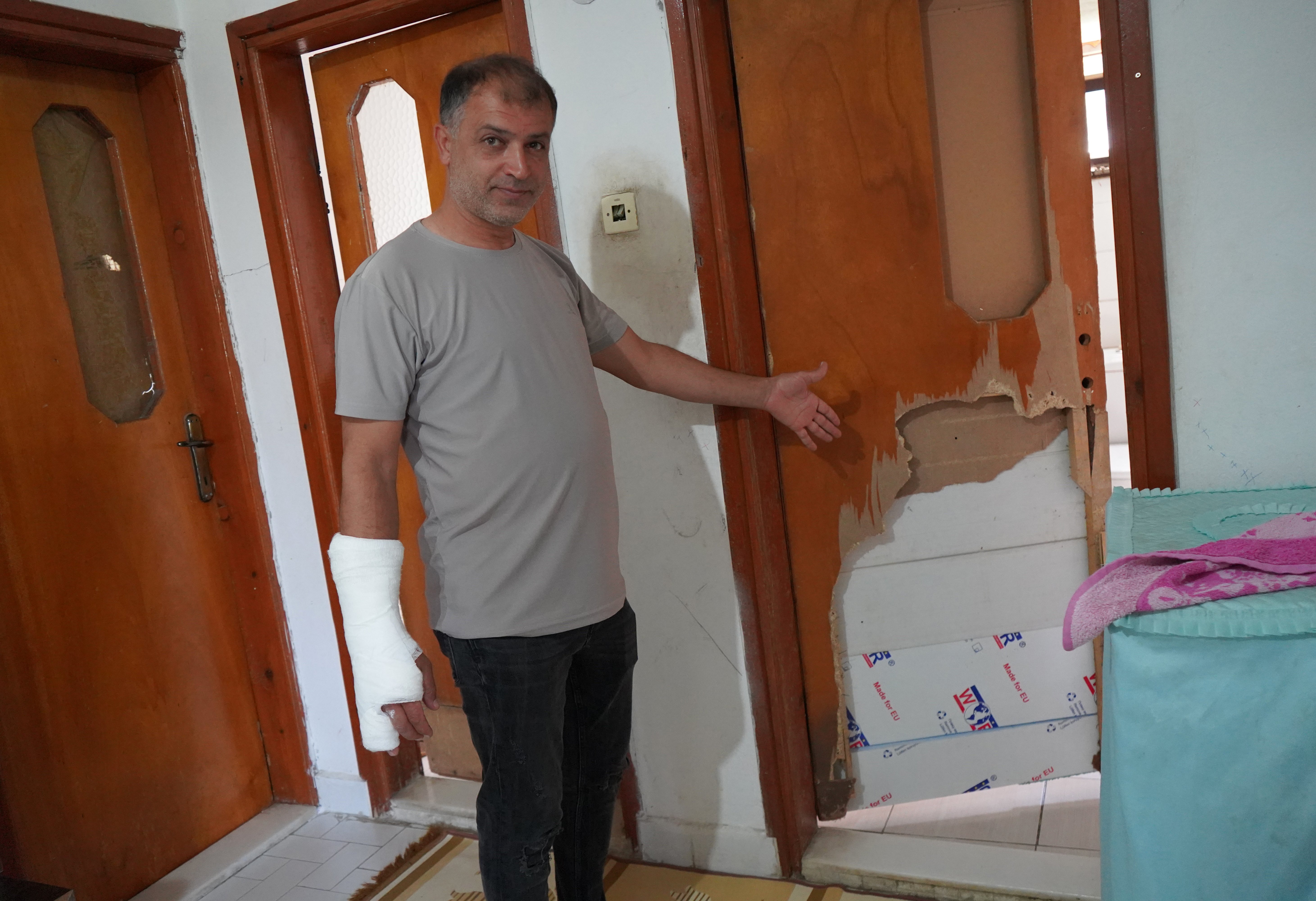Otizmli oğlunun saldırgan davranışları çaresiz bıraktı