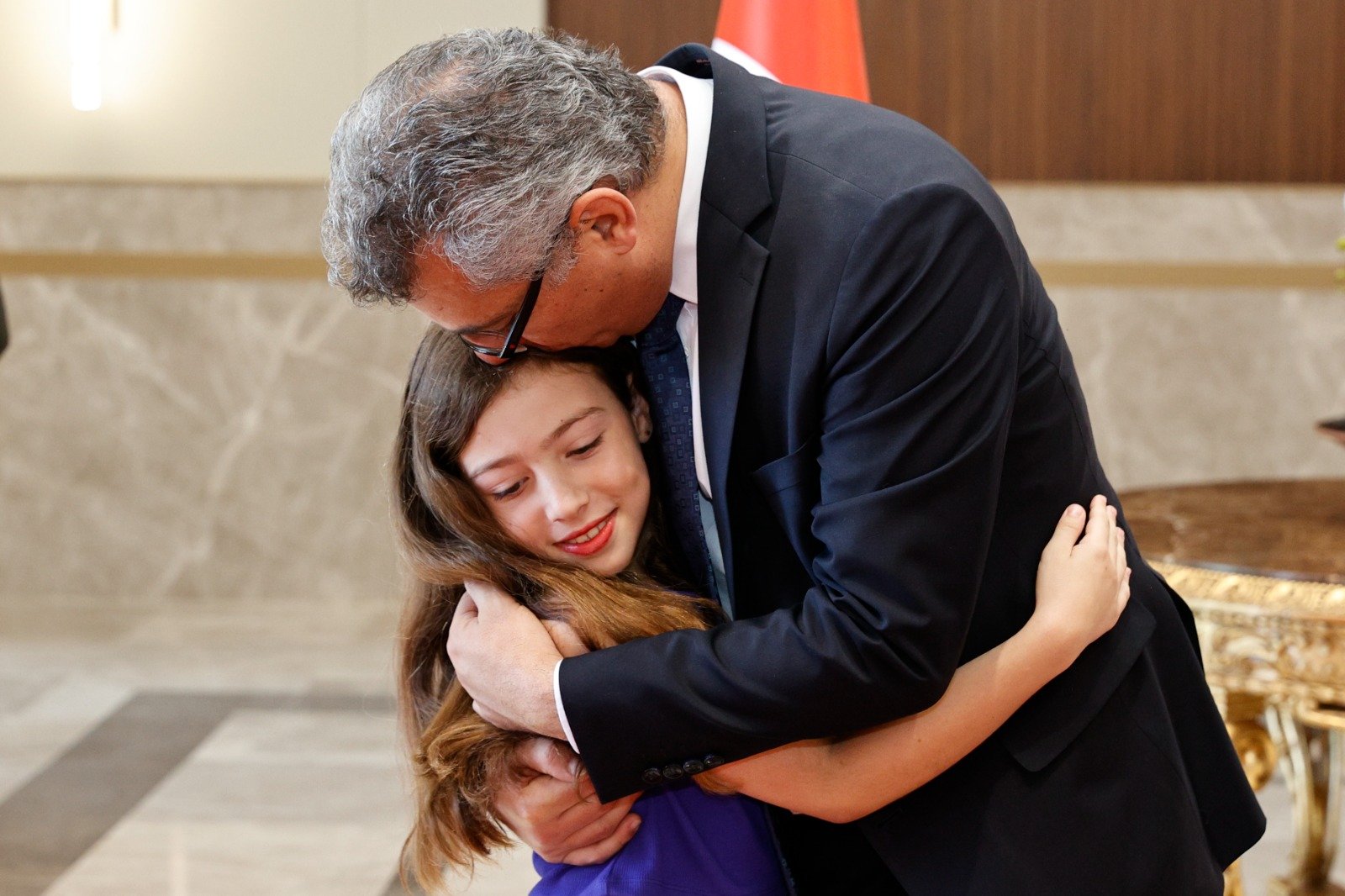 Tufan Erhürman ve eşi vatandaşlarla bayramlaşıyor