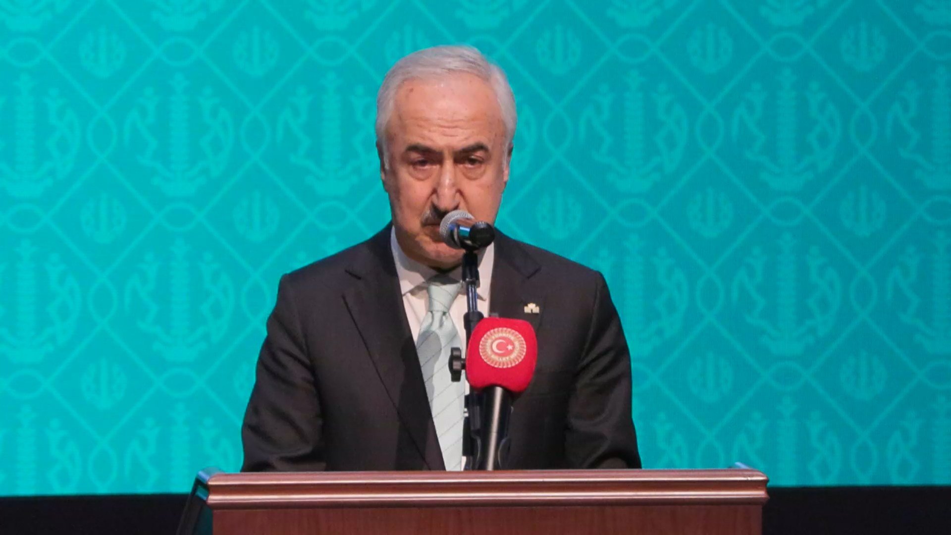 TBMM Başkanı Numan Kurtulmuş onur ödülü ile.