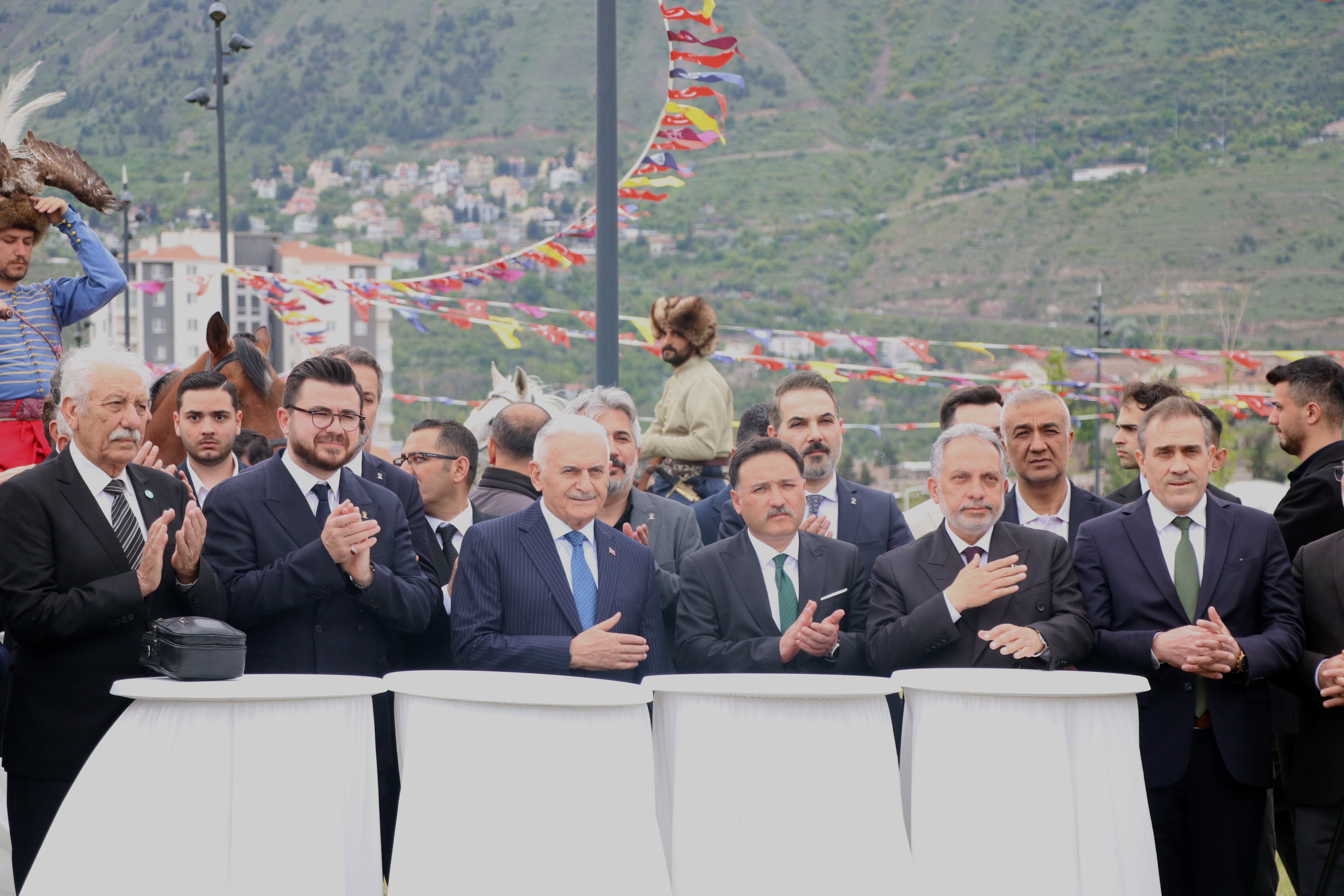 Binali Yıldırım konuşma yapıyor