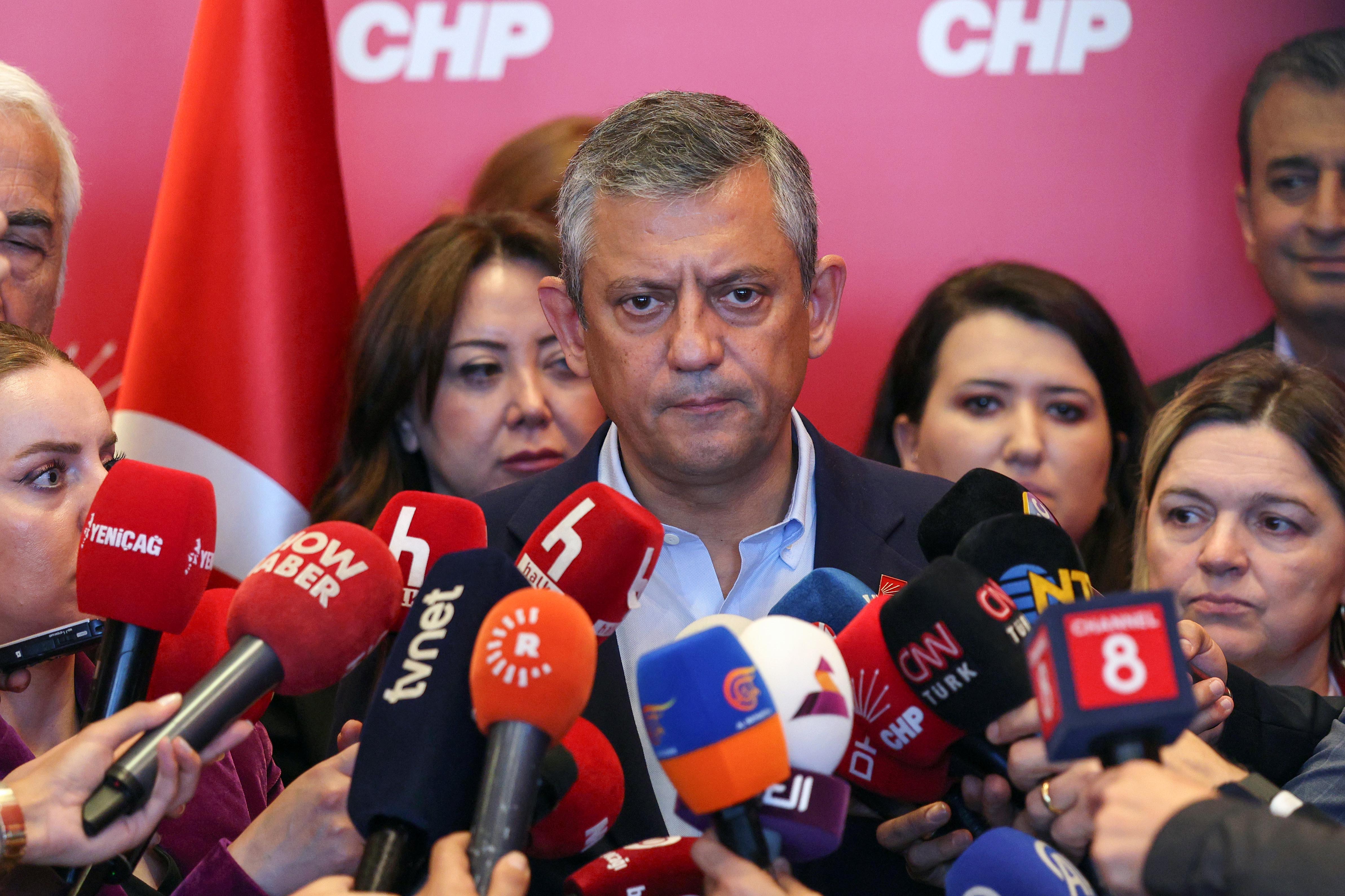 Özgür Özel ve CHP