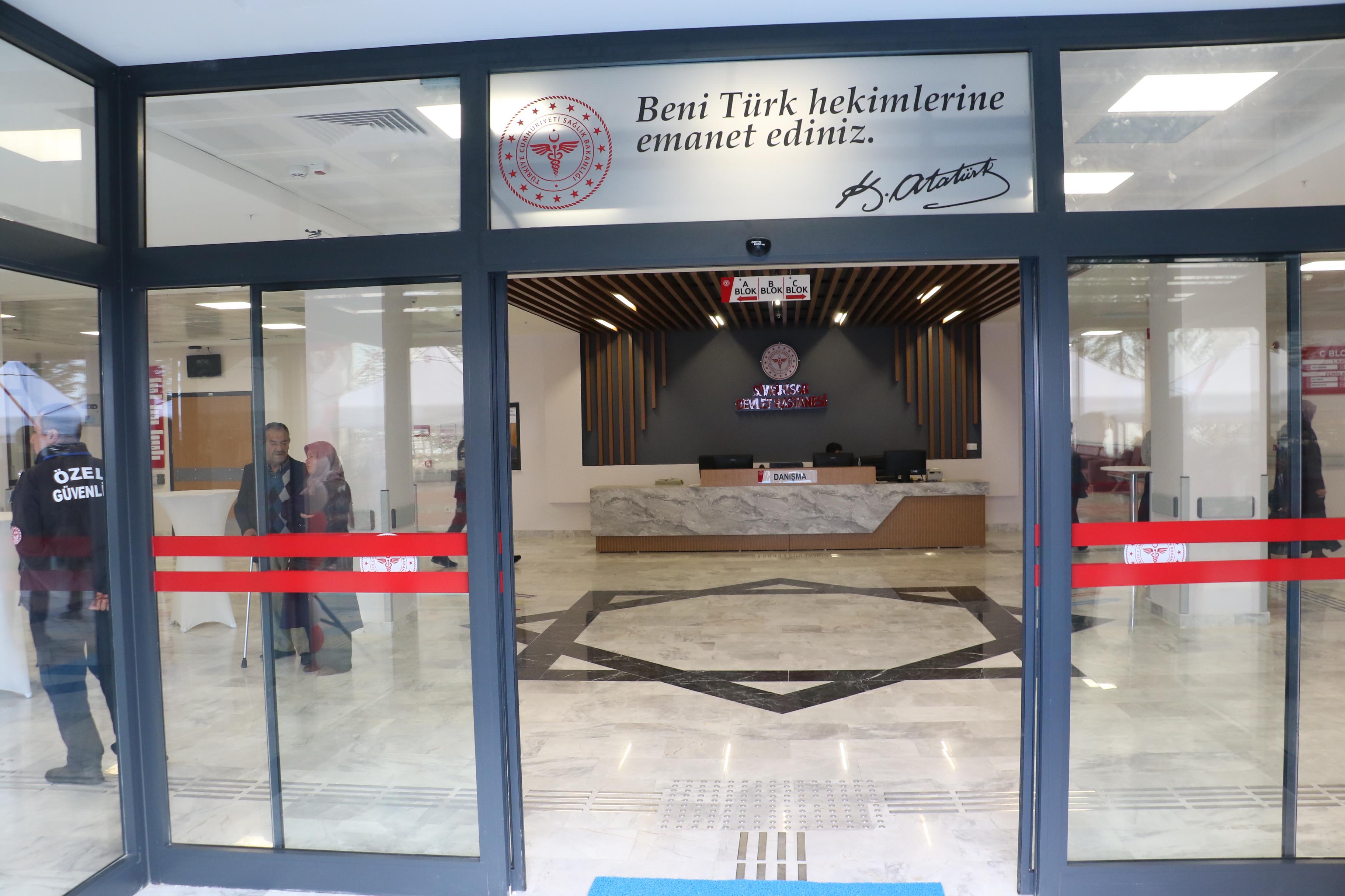 Protokol Açılış törenine katılan protokol.