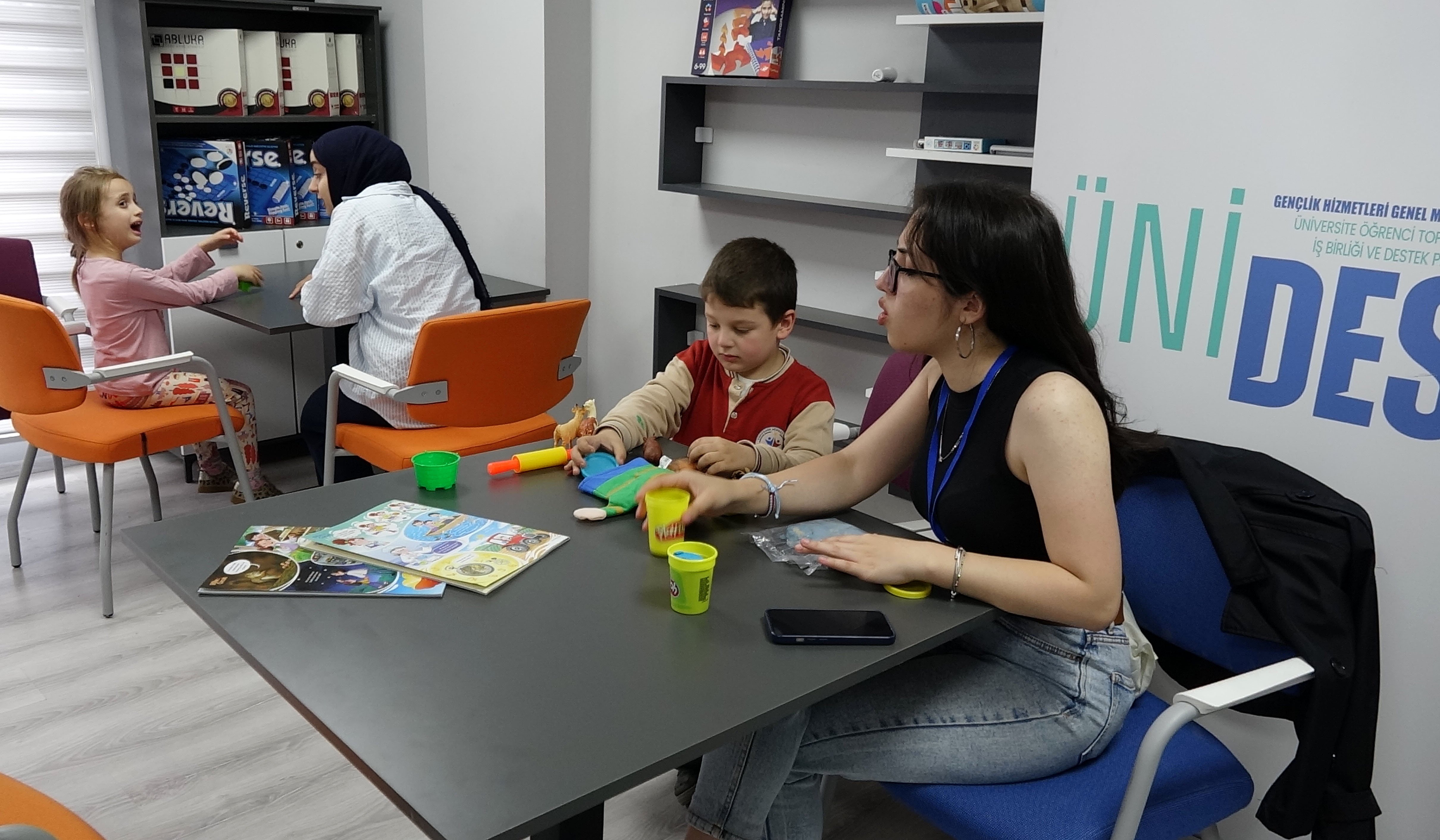 Ayşenur Akyay Kolaylı Oyunla Gelişim
