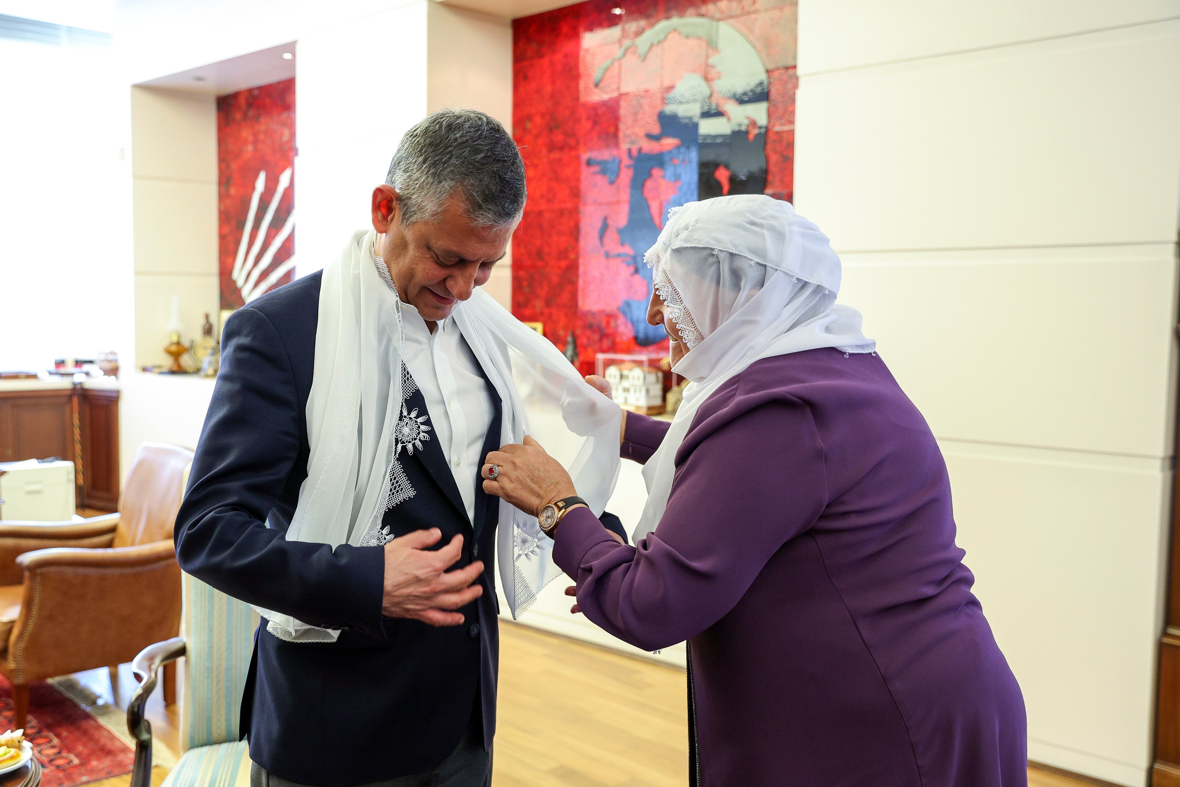 Özgür Özel Barış Anneleri kabul