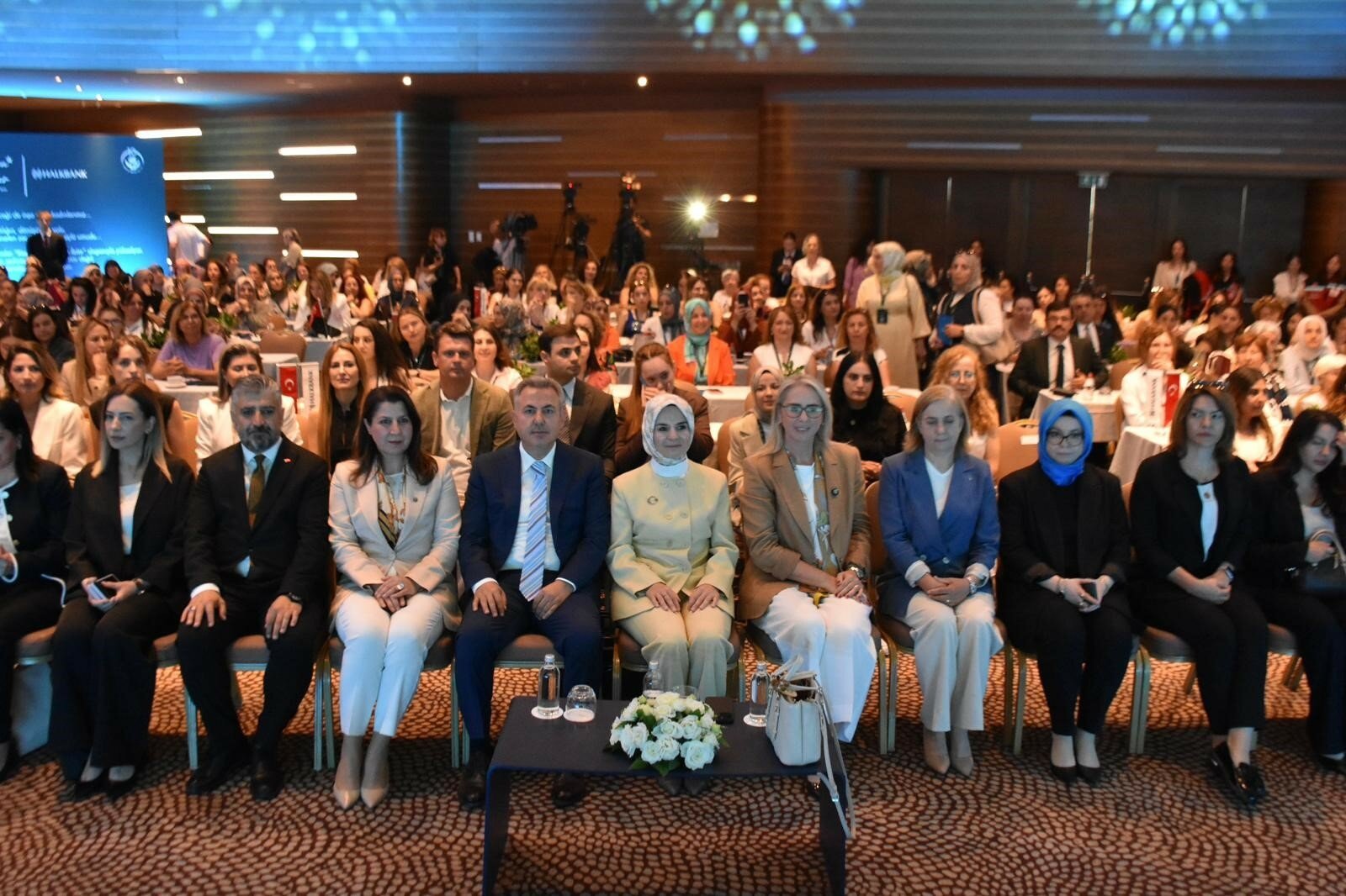 Bakan Göktaş ve kadınlar