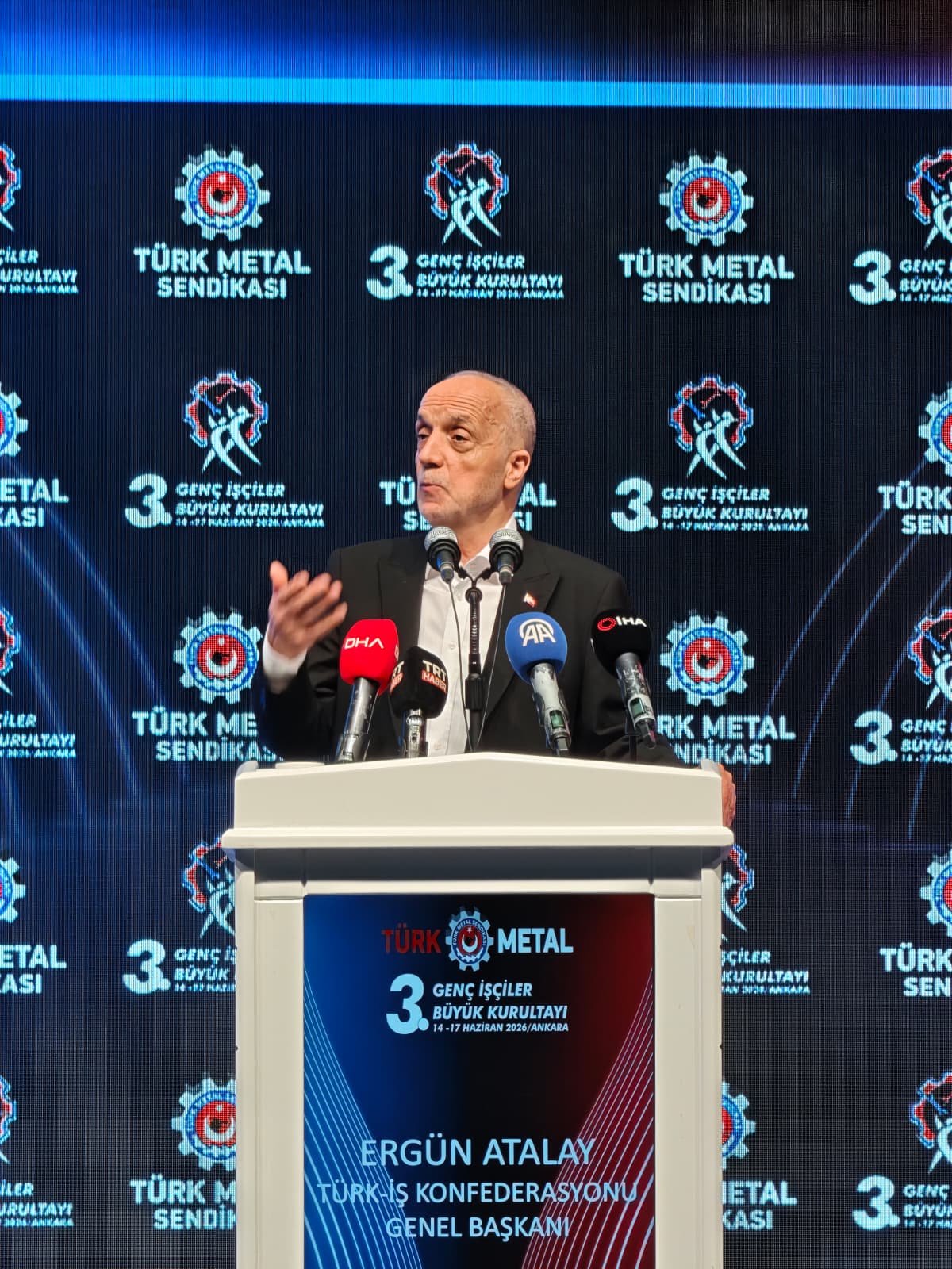 Bakan Işıkhan Genç İşçilerle Buluşuyor