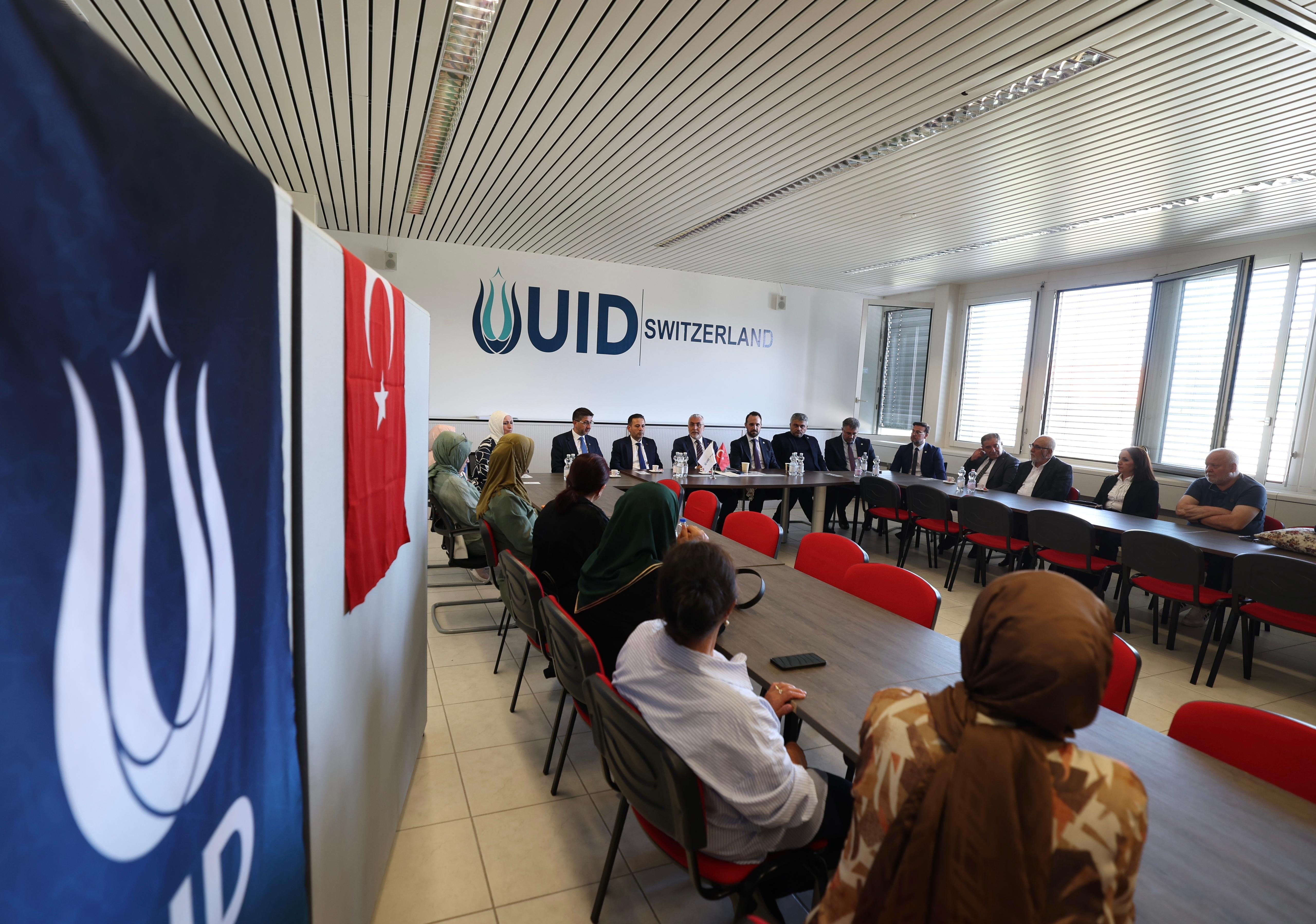 Bakan Işıkhan, UID toplantısında vatandaşlarla buluştu