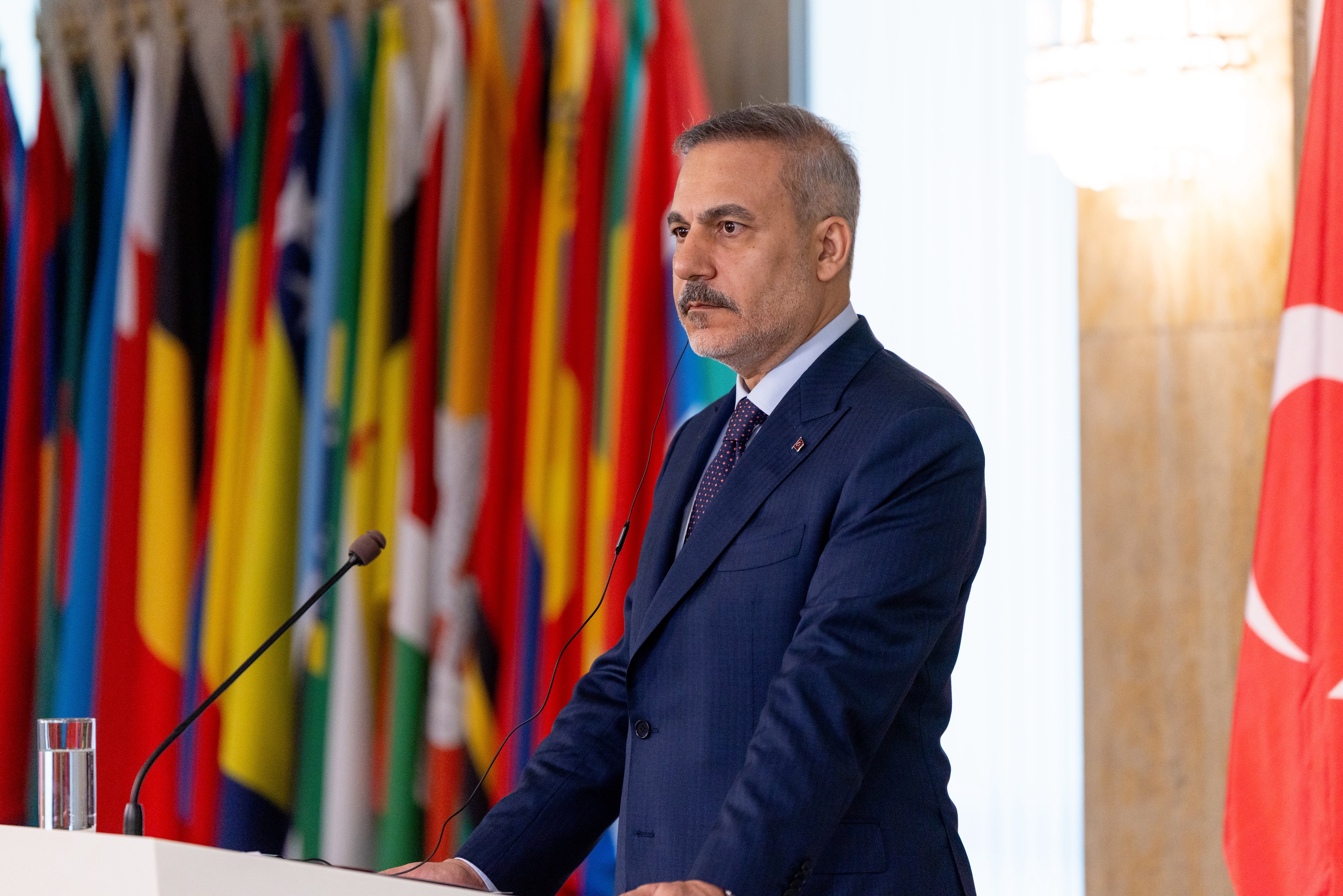 Dışişleri Bakanı Hakan Fidan, Bulgaristan Dışişleri Bakanı Velislava Petrova-Chamova ile ortak basın toplantısı düzenledi.