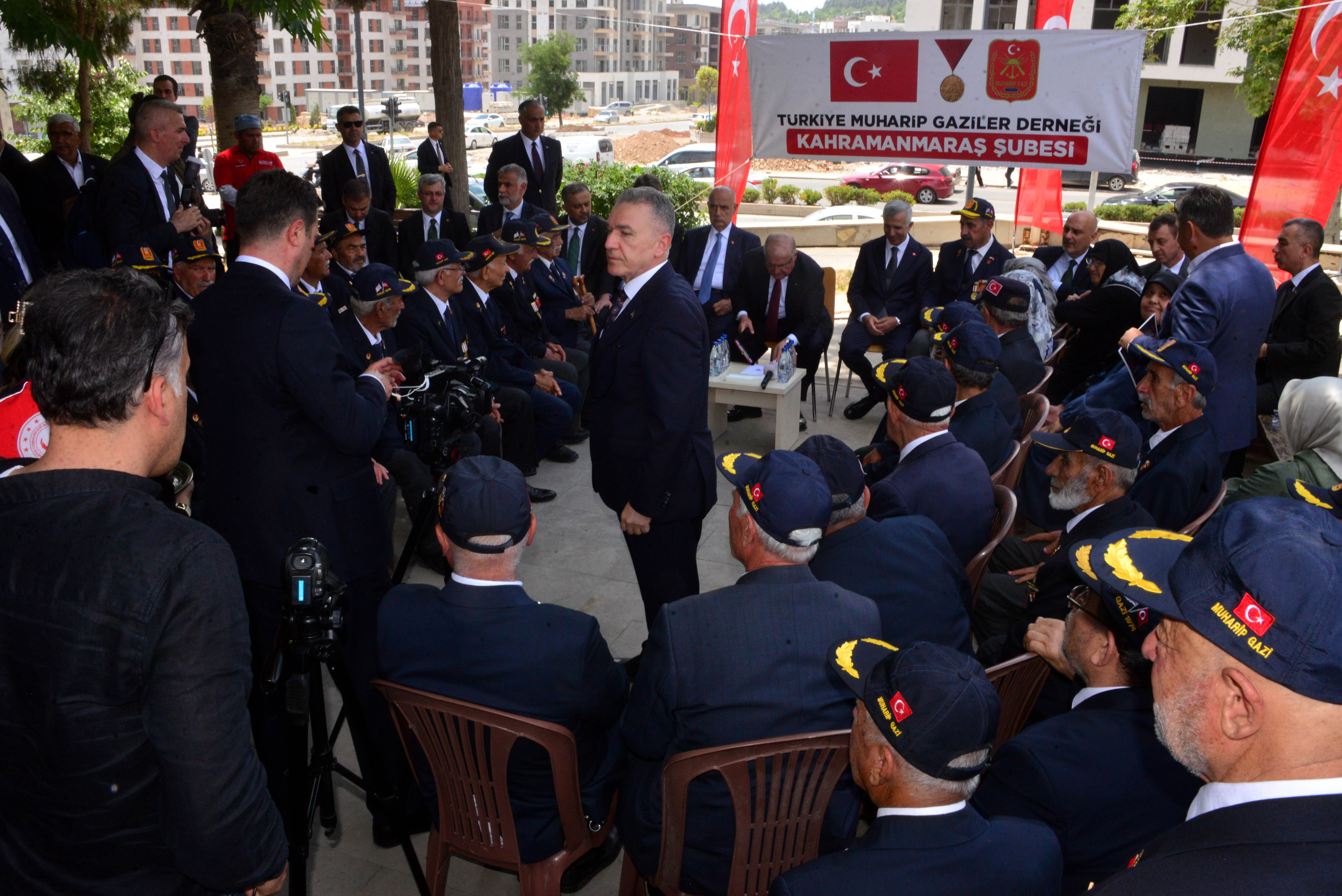 Milli Savunma Bakanı Yaşar Güler
