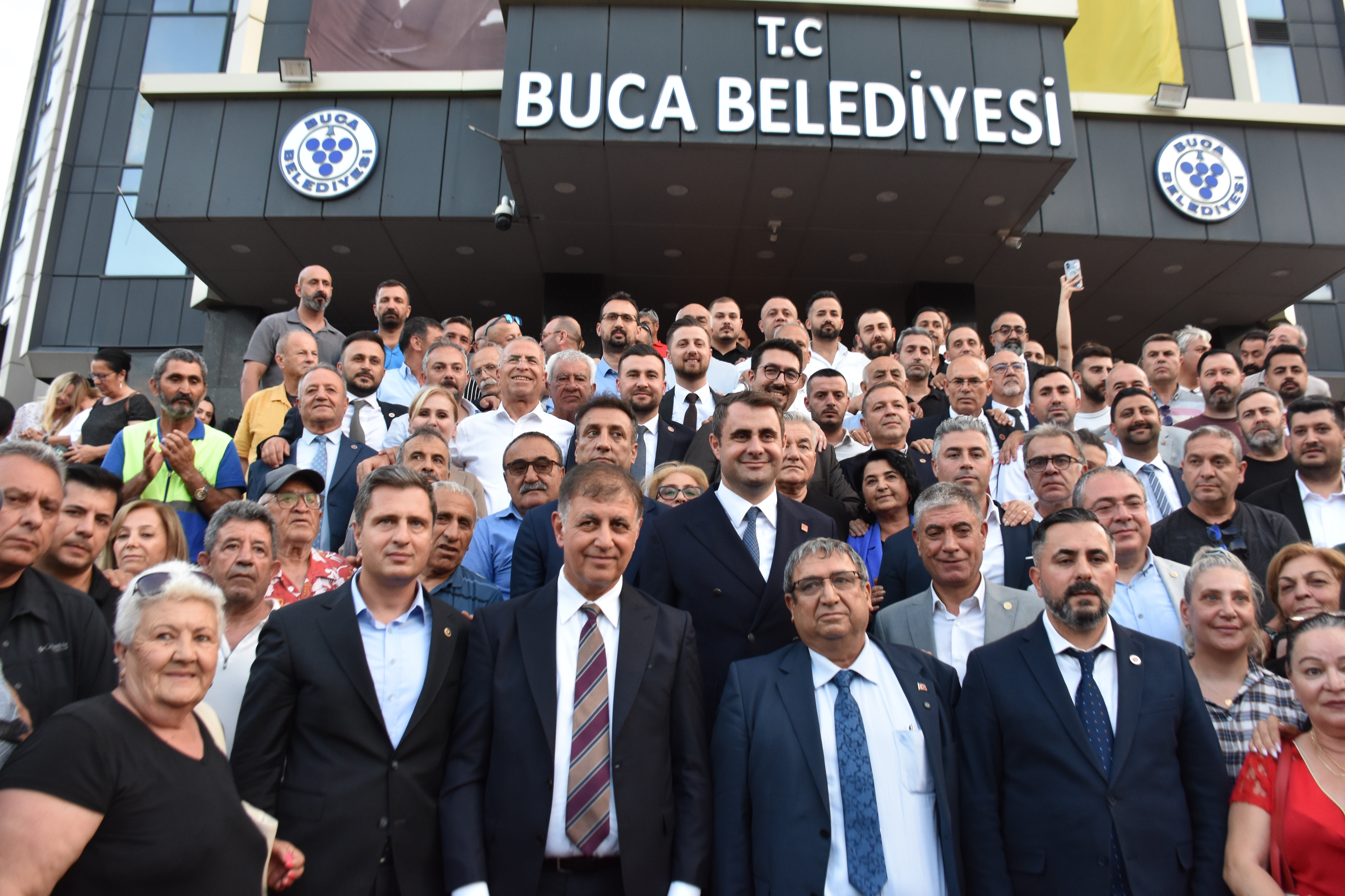 Hüseyin Benzer konuşma yapıyor