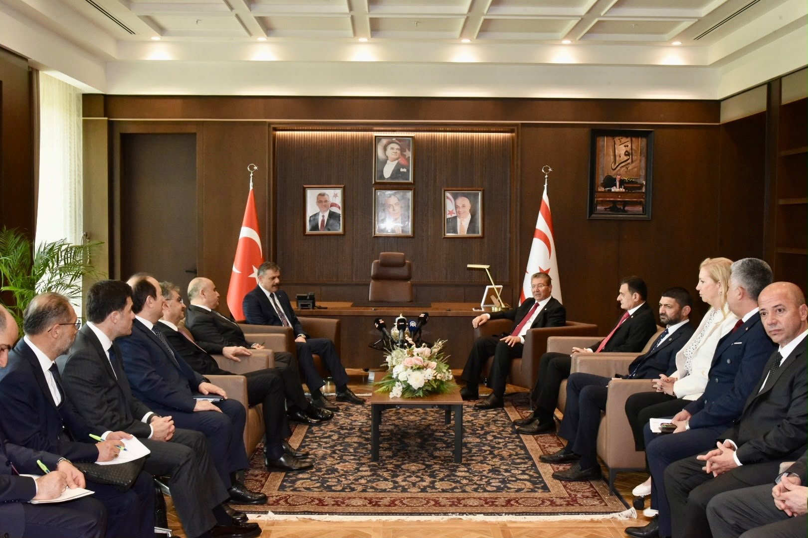 KKTC Başbakanı Ünal Üstel ve İçişleri Bakanı Mustafa Çiftçi kabulde