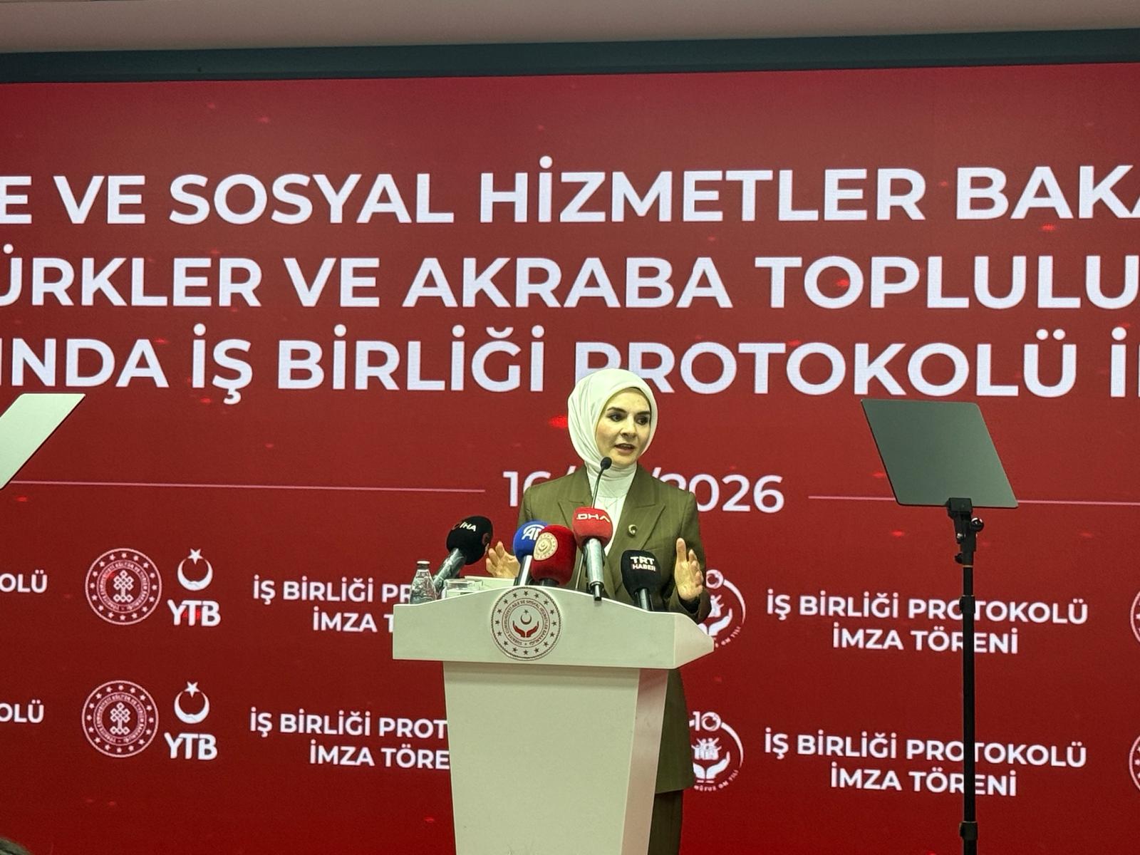 Bakan Mahinur Özdemir Göktaş, Aile ve Sosyal Hizmetler Bakanlığı YTB iş birliği protokolü imza töreninde konuşma yapıyor.