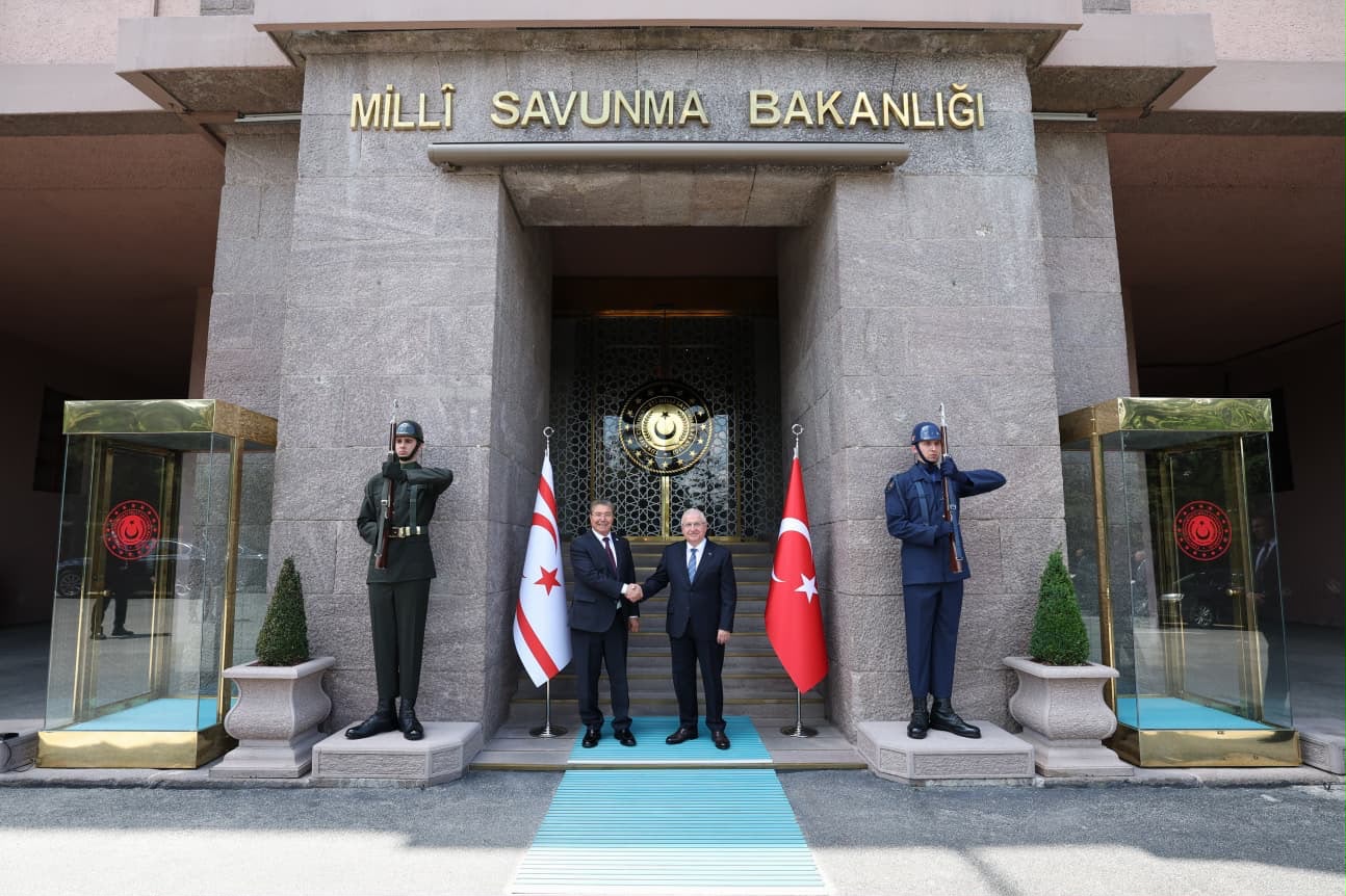 Bakan Güler, KKTC Başbakanı Üstel ile bir araya geldi