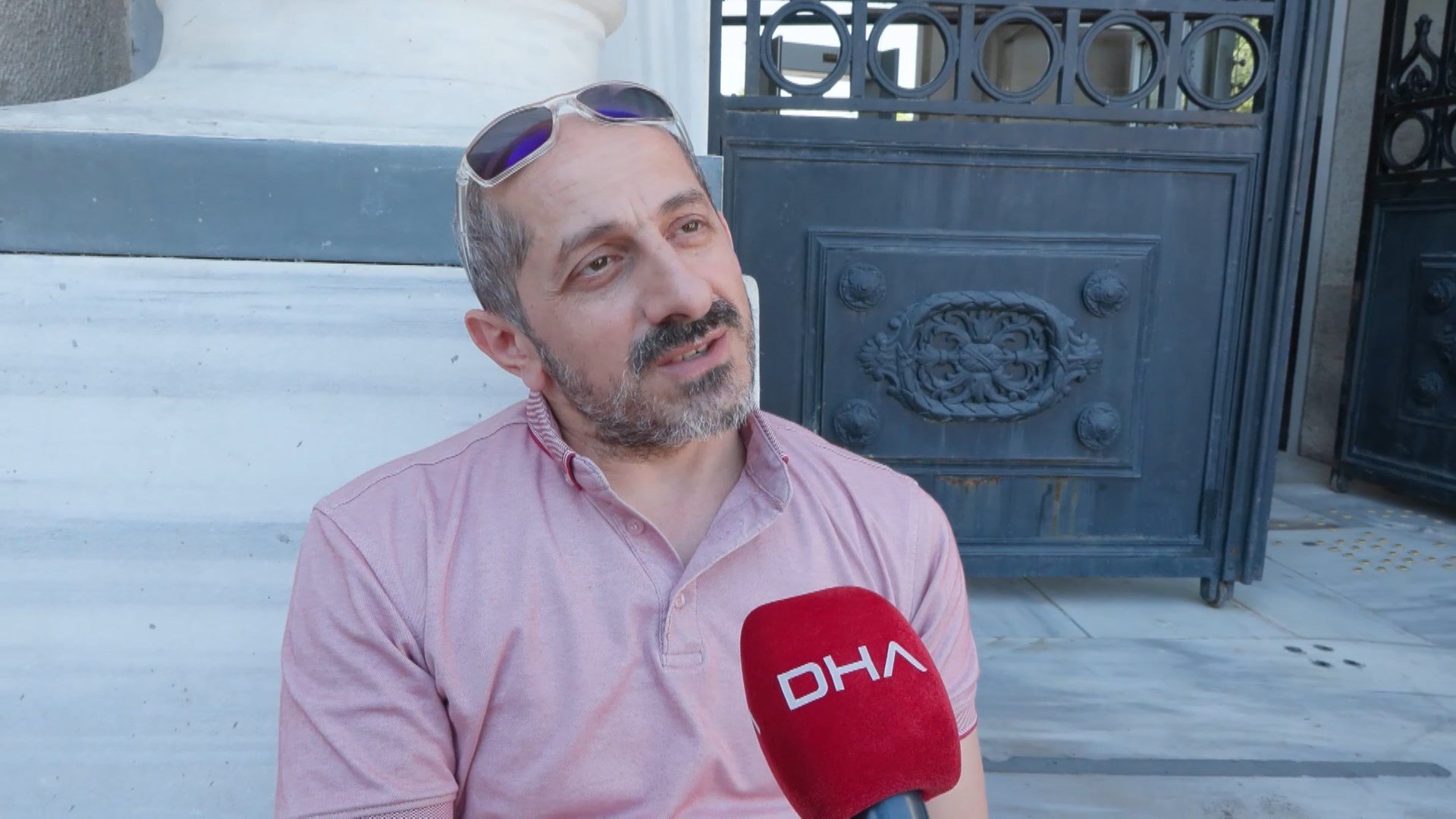 YDT sınavından çıkan adaylar