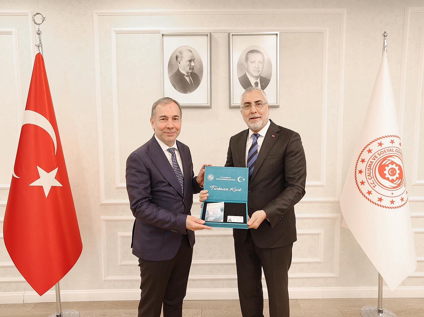 Türk Traktör CEO Matthieu Sejourne Turkuaz Kart