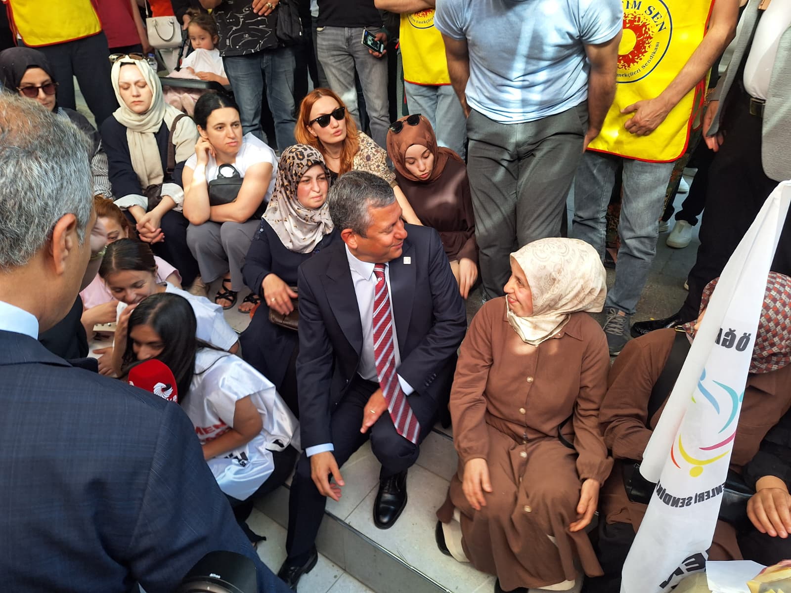 Özgür Özel, öğretmenlerin mülakat mağduriyetini TBMM gündemine taşıdı