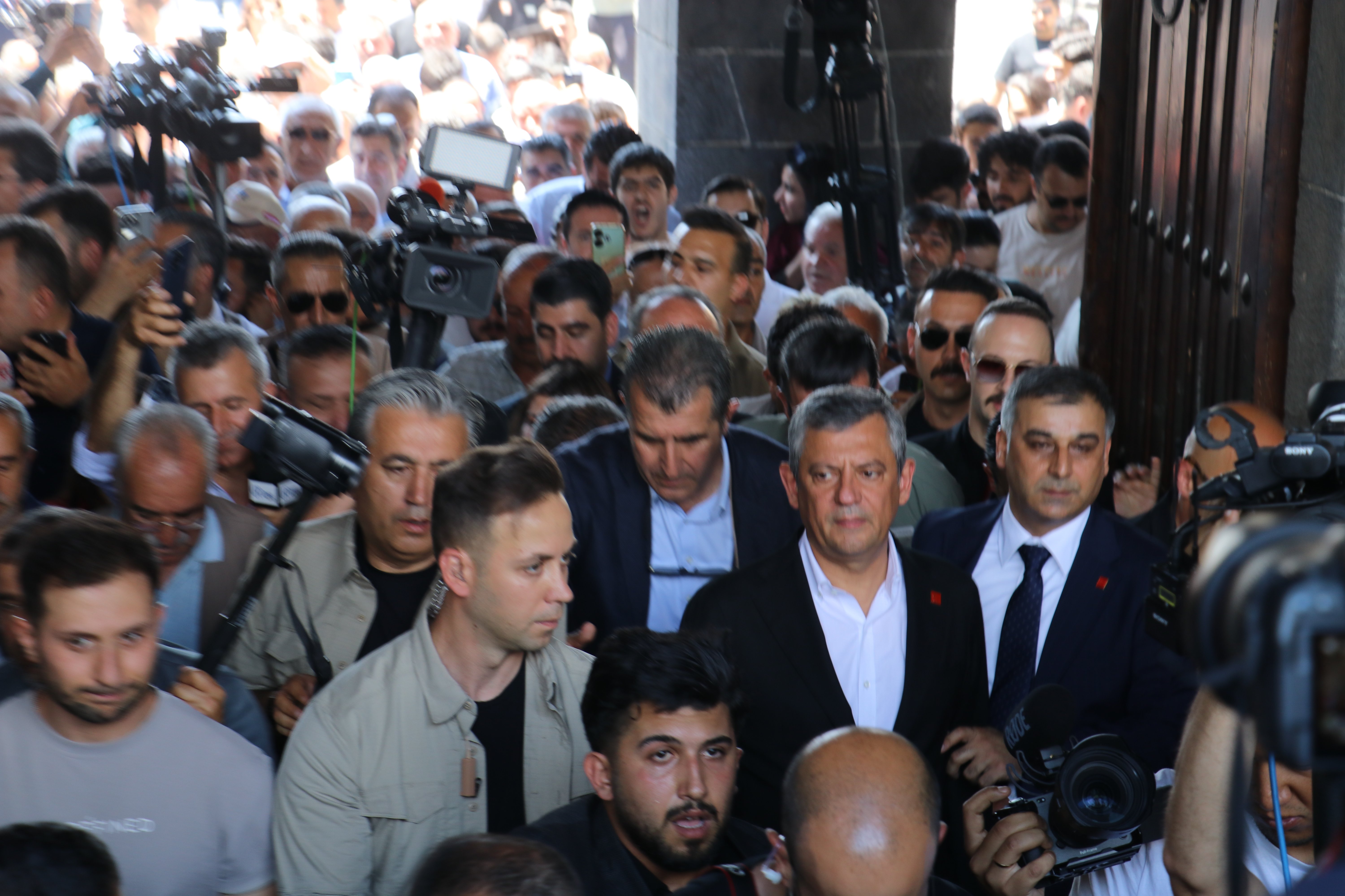 Özgür Özel Diyarbakır ziyareti