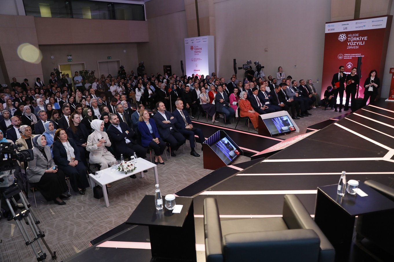 Aile ve Sosyal Hizmetler Bakanı Mahinur Özdemir Göktaş