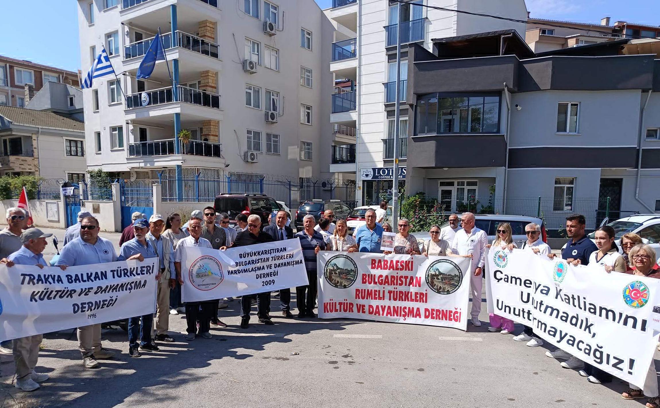 Balkan Türkleri Konfederasyonu protesto düzenledi