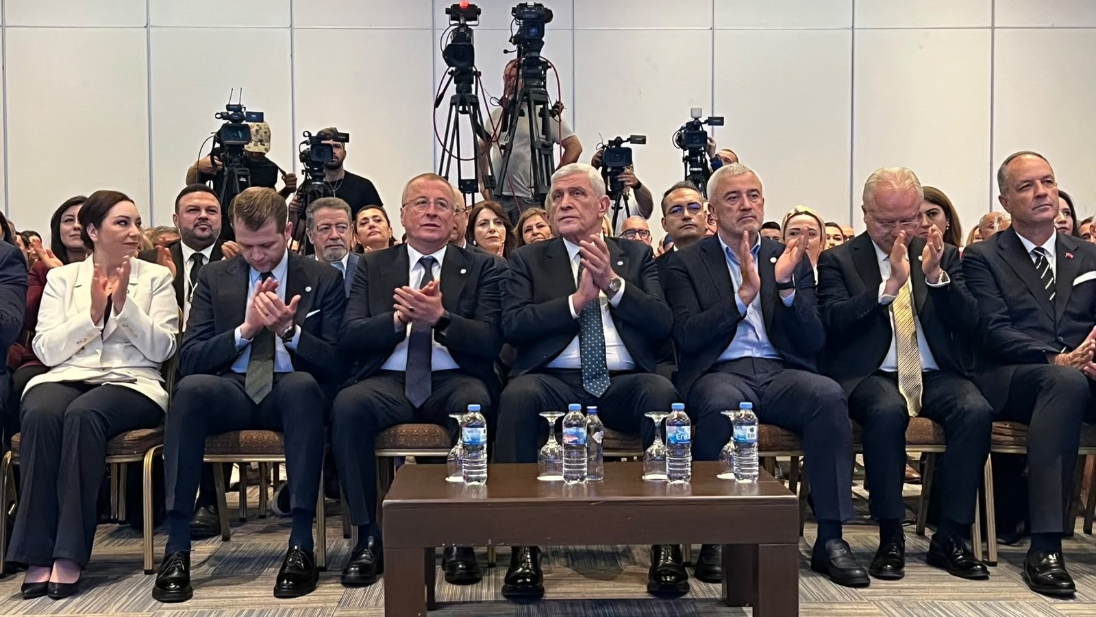 Müsavat Dervişoğlu çalıştayda konuşuyor