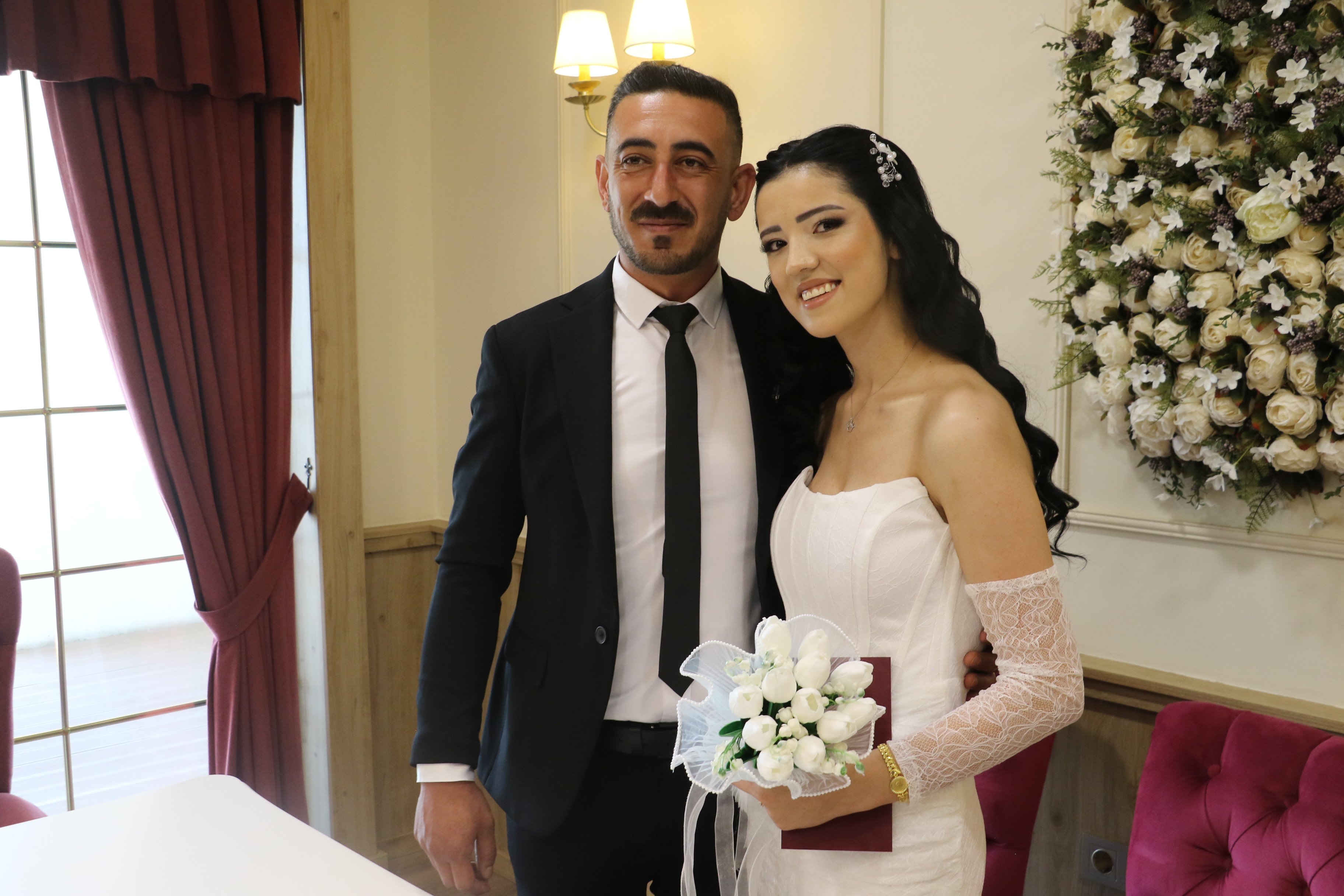 Evlenen çift Deniz Karataş