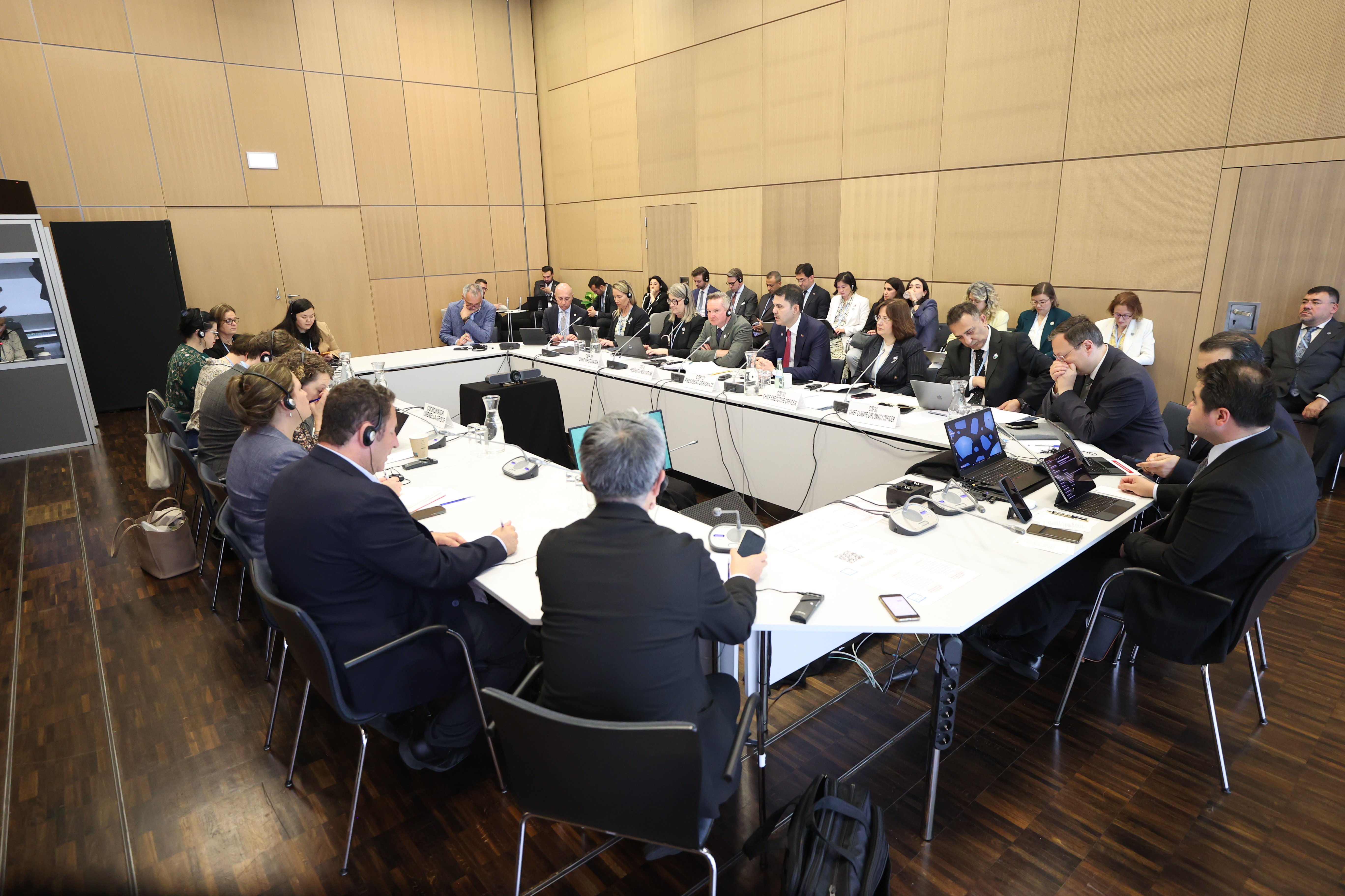 Bakan Murat Kurum, COP31 Ev Sahibi Anlaşmasını imzalıyor