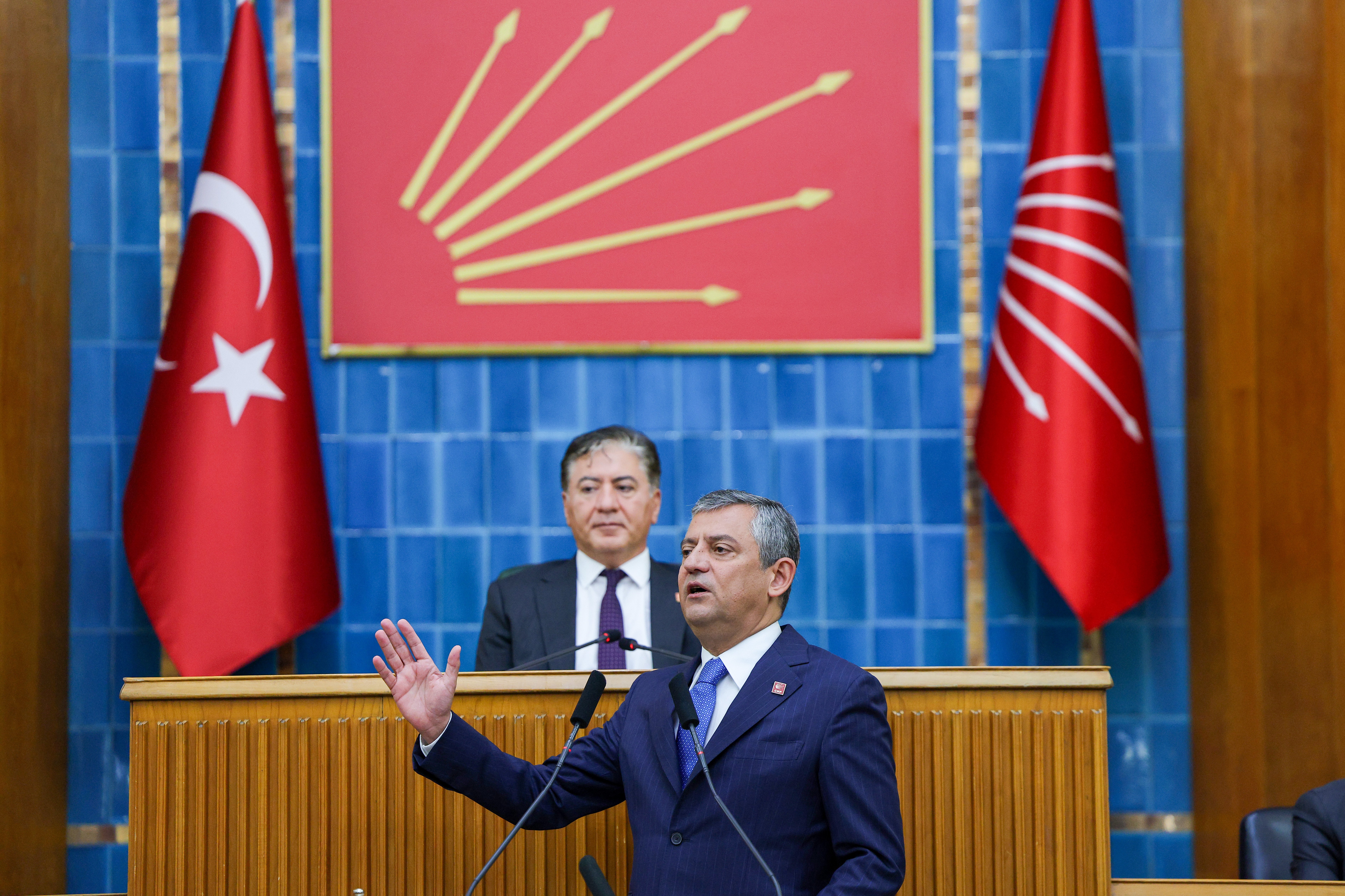 Özgür Özel konuşma yapıyor
