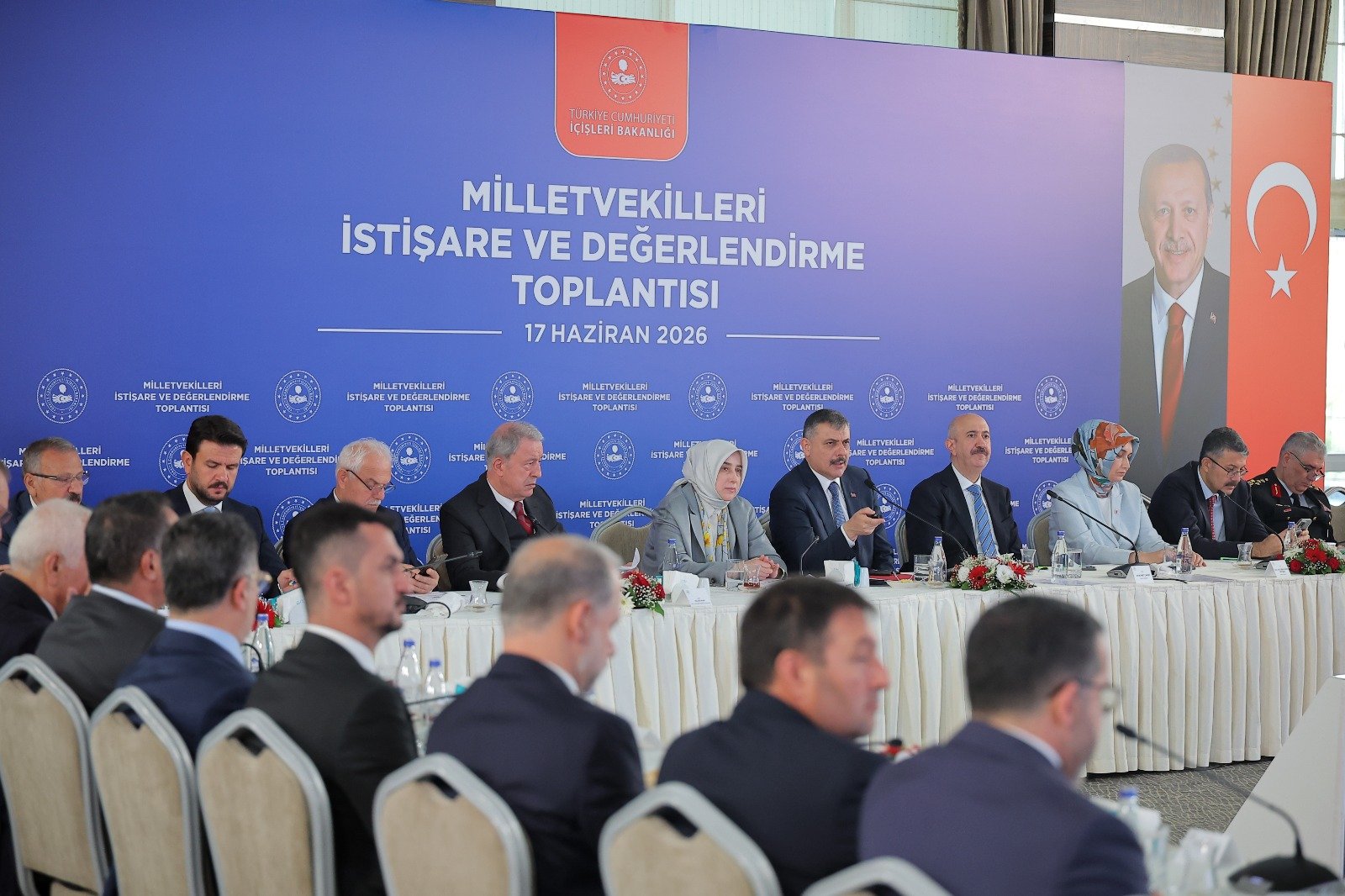 AK Partili vekillerle güvenlik toplantısından bir kare