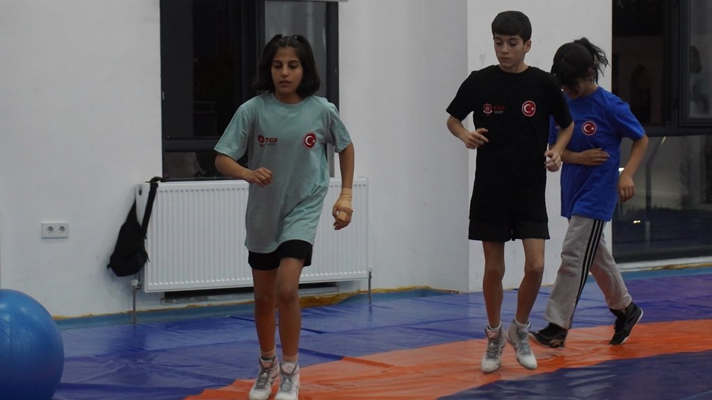 Yağmur Minaz gümüş madalya ile