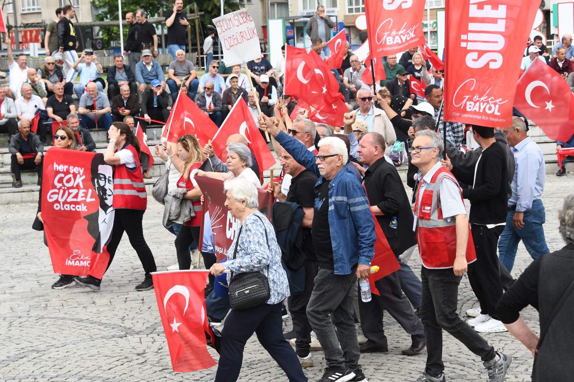 Miting alanı geniş görüntü