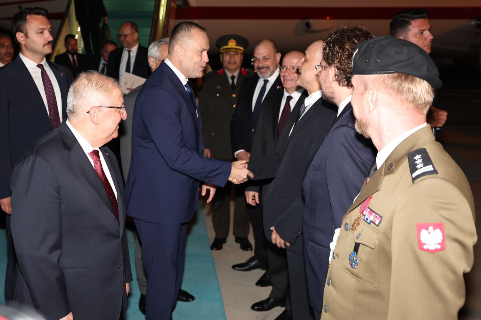 Karşılama töreninde Yaşar Güler ve Karol Nawrocki
