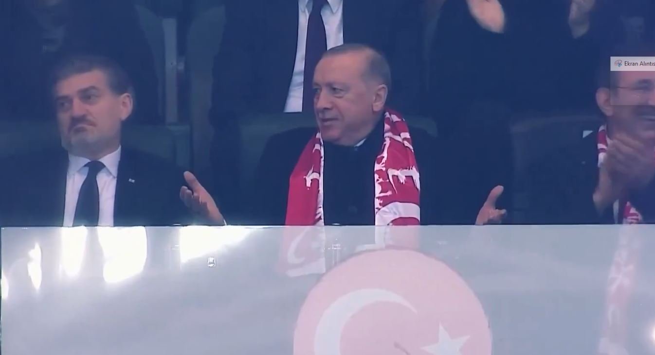 Cumhurbaşkanı Erdoğan milli takım şarkı