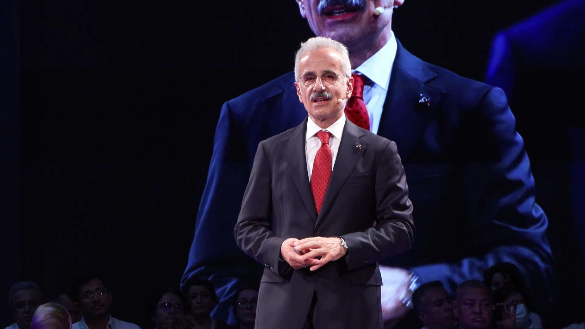 Bakan Uraloğlu panelde konuşuyor