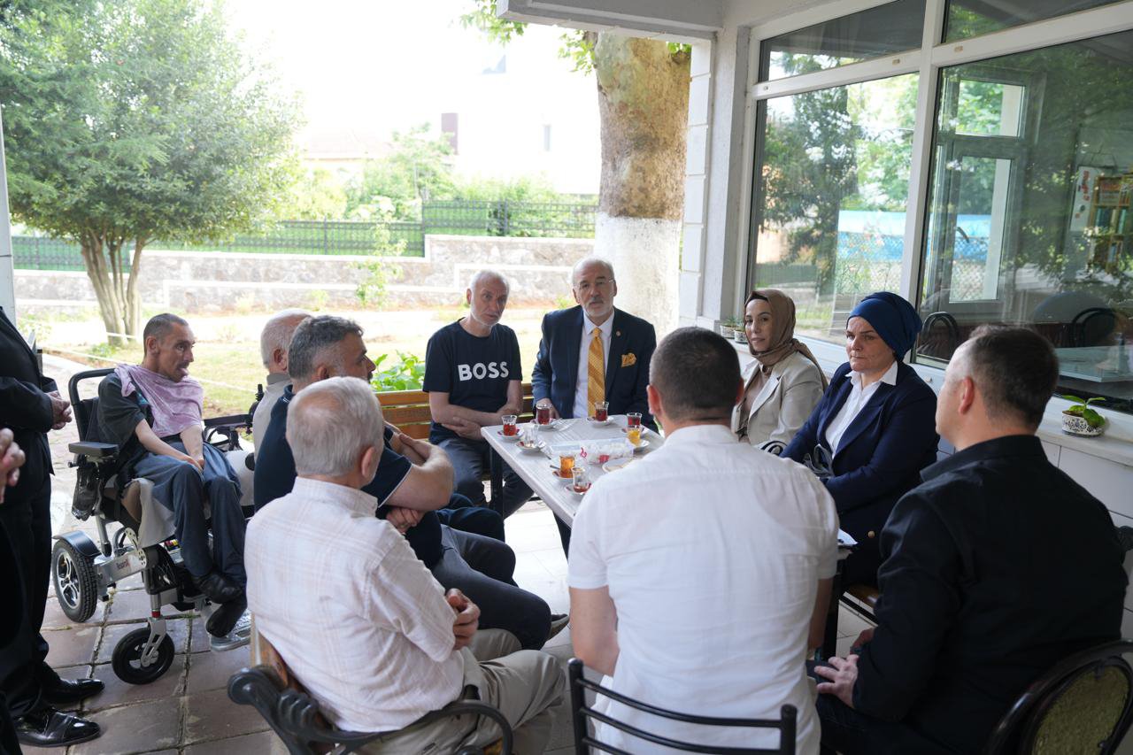 AK Parti Milletvekilleri Vatandaşlarla Buluşuyor