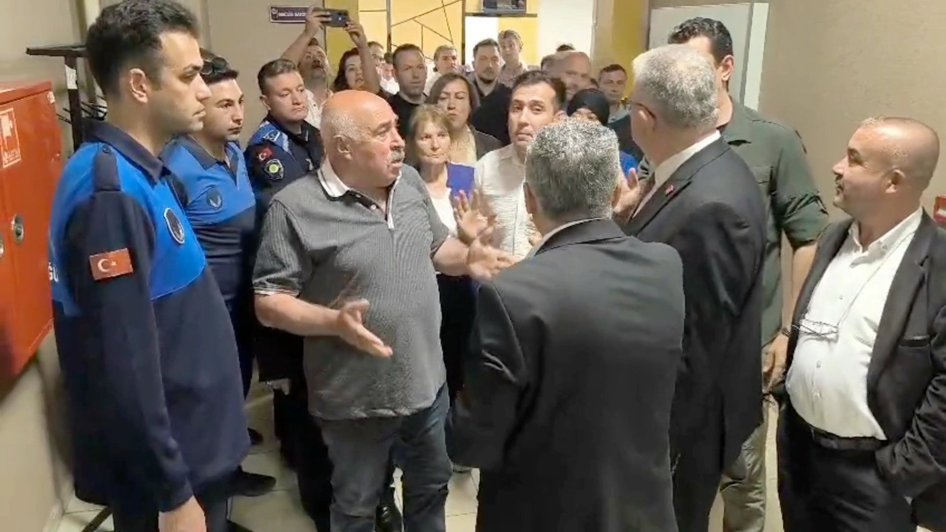 Belediye Önünde CHP Açıklaması