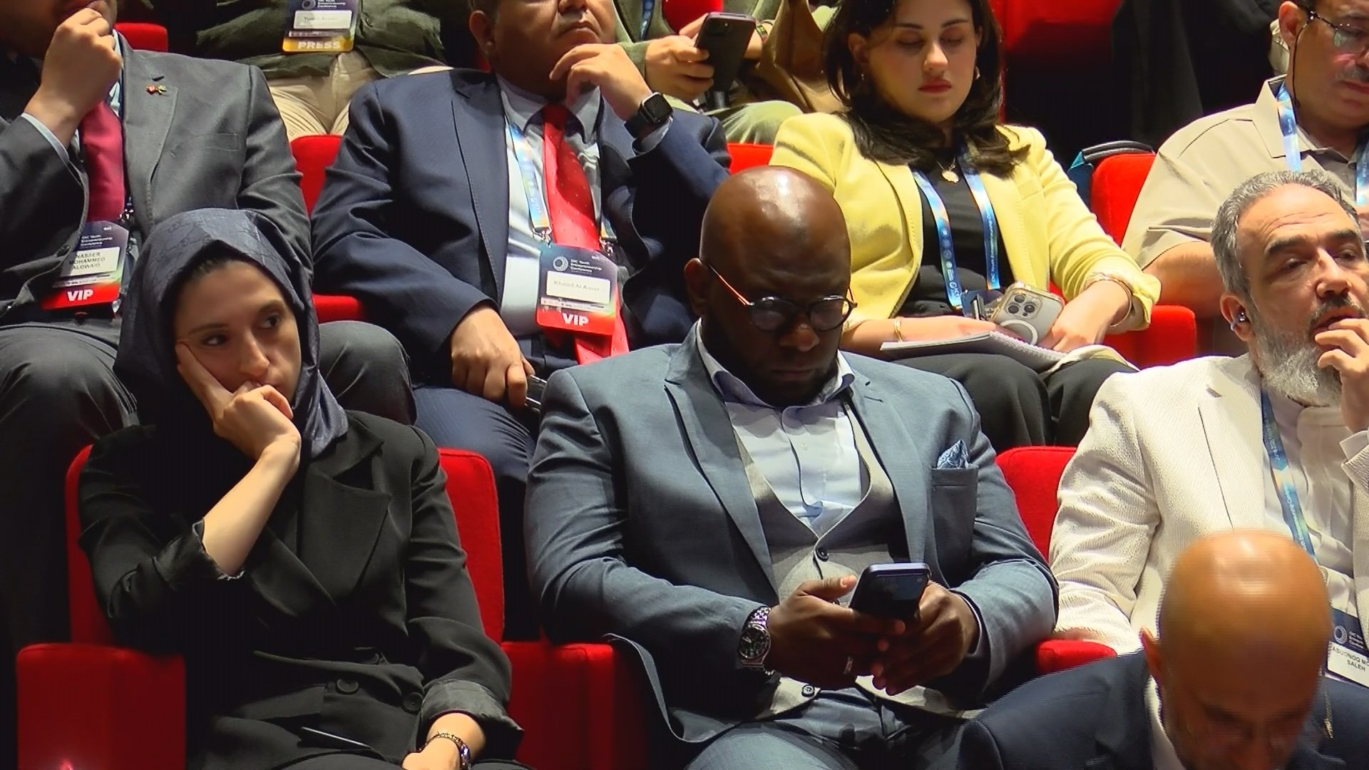İİT üyesi ülkelerin temsilcileri konferansta bir araya geldi.