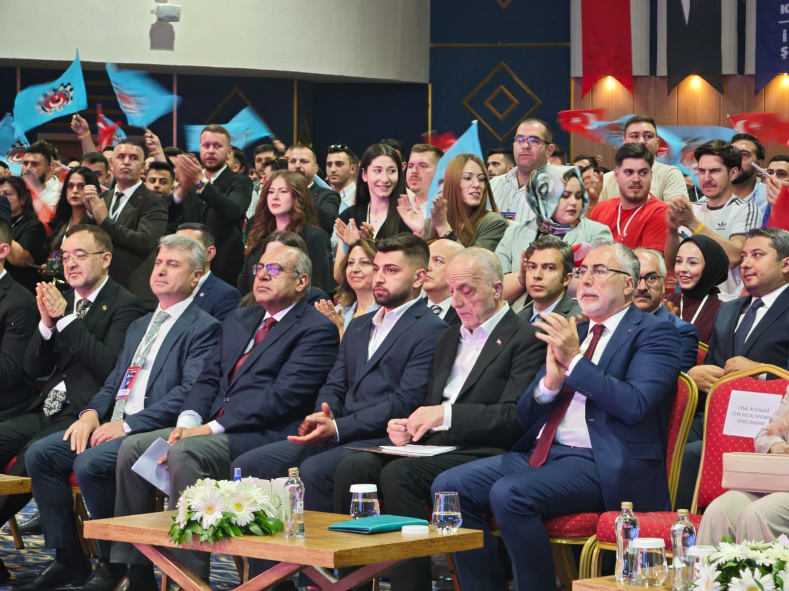 Bakan Vedat Işıkhan Kurultayda Konuşma Yapıyor