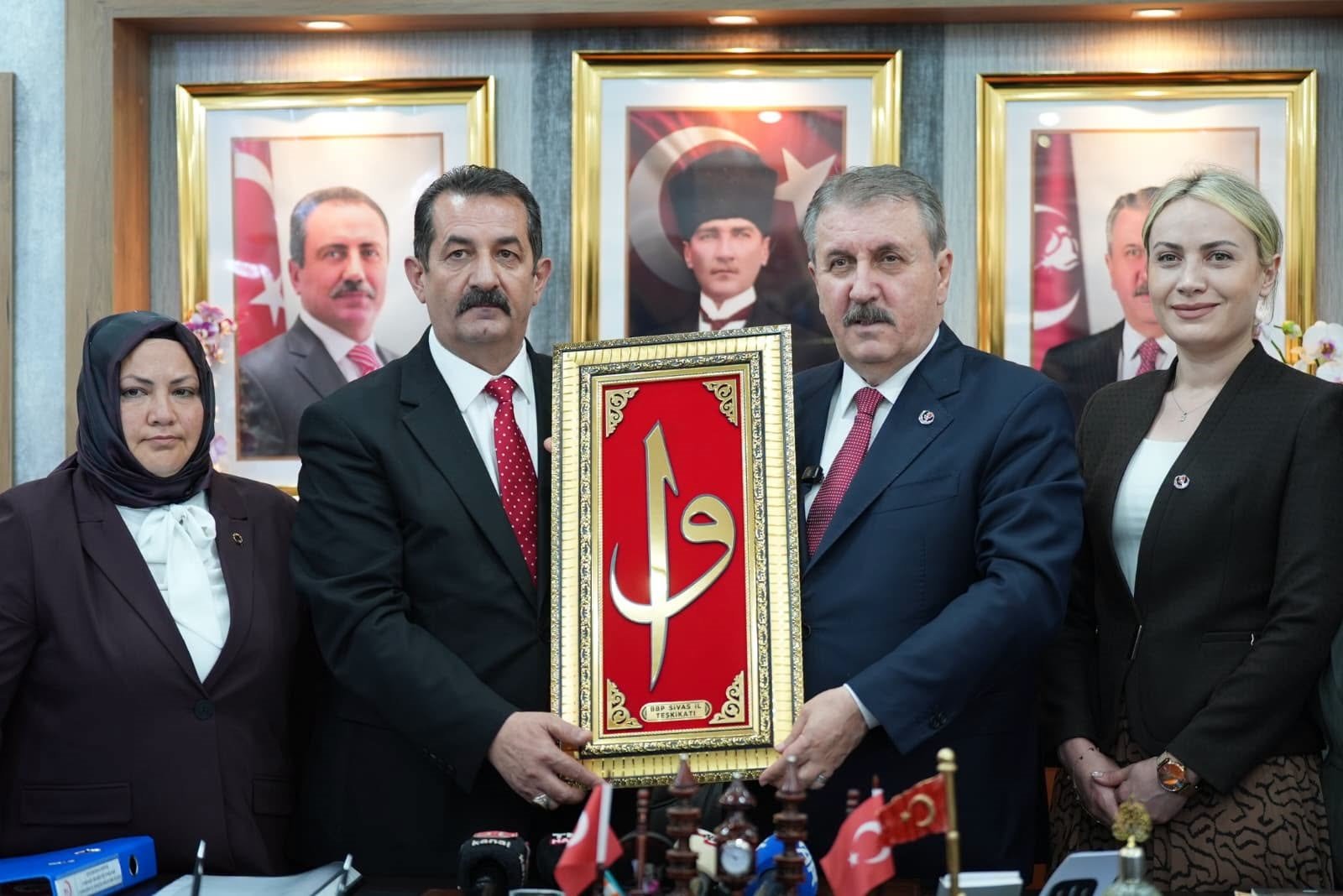Mustafa Destici ABD İran değerlendirmesi yapıyor