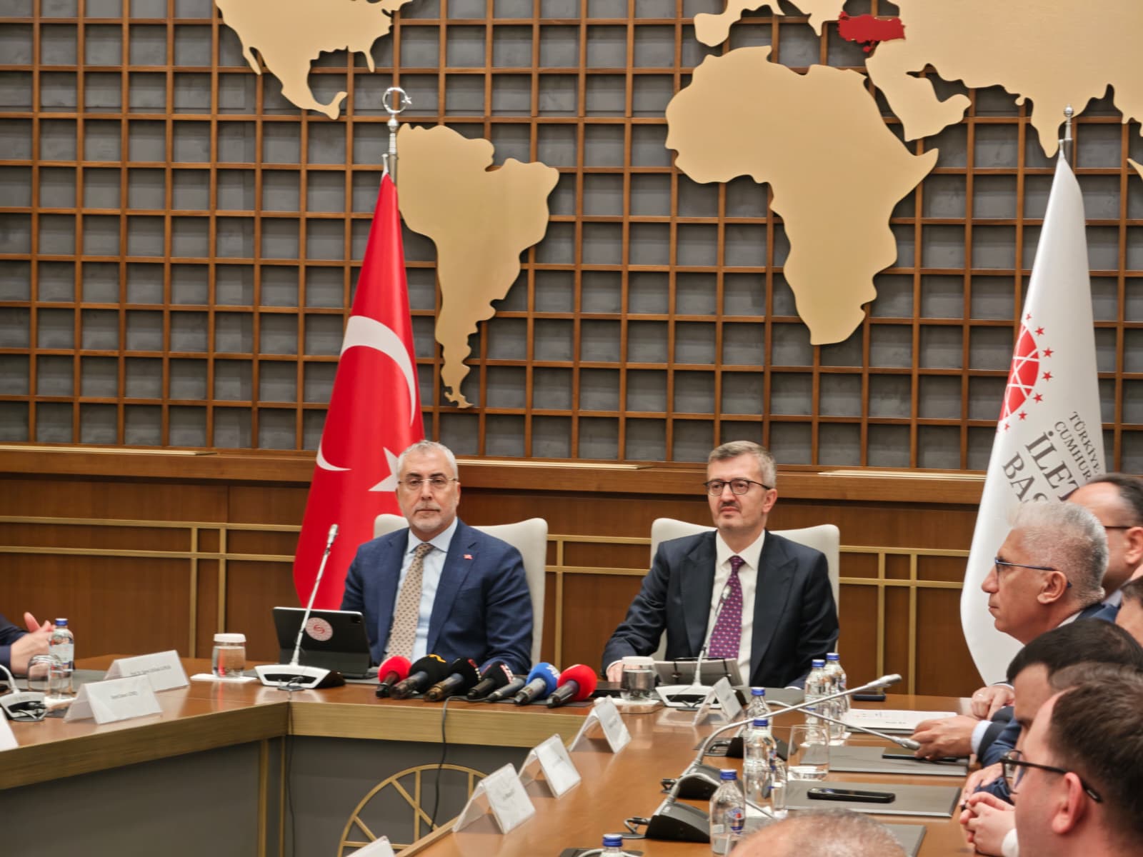 Bakan Vedat Işıkhan protokol konuşması yapıyor